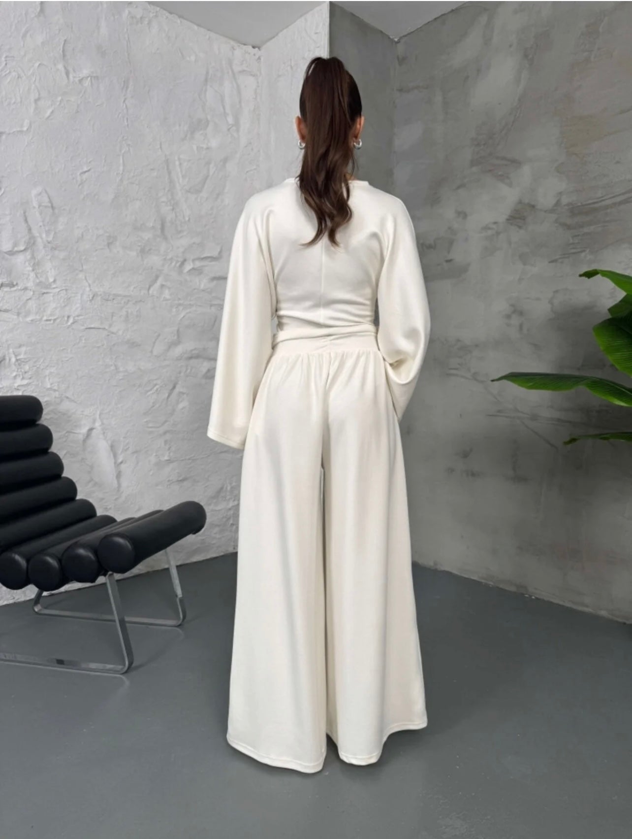 Σετ φόρμας φούτερ crop top και παντελόνι να σε φαρδιά γραμμή - Μπεζ