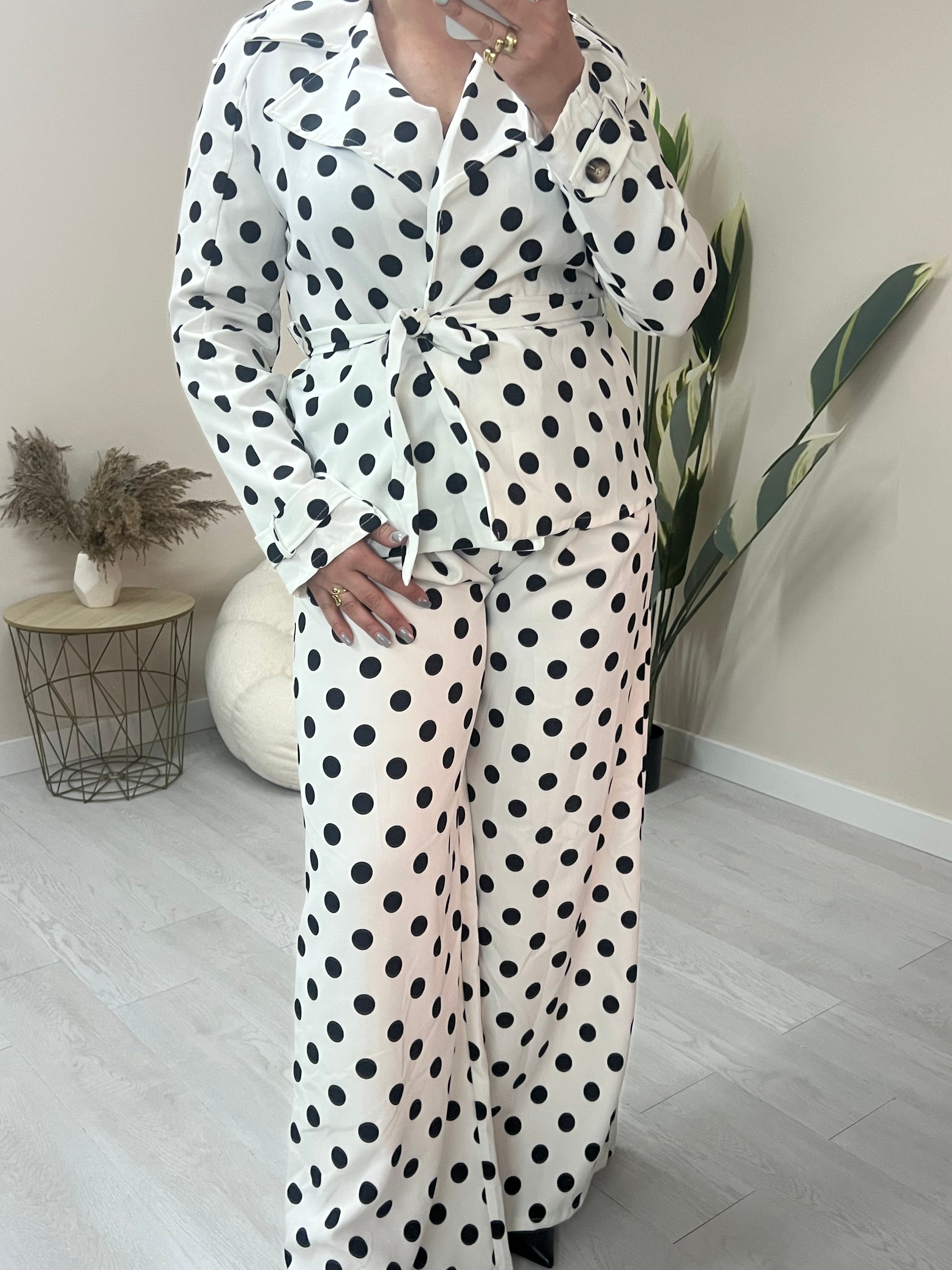 Πουά σετ σακάκι με ζώνη και παντελόνα με ζώνη - Λευκό