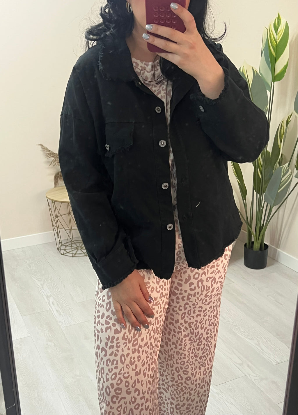 Denim jacket με κουμπιά και διακοσμητικές τσέπες - Μαύρο