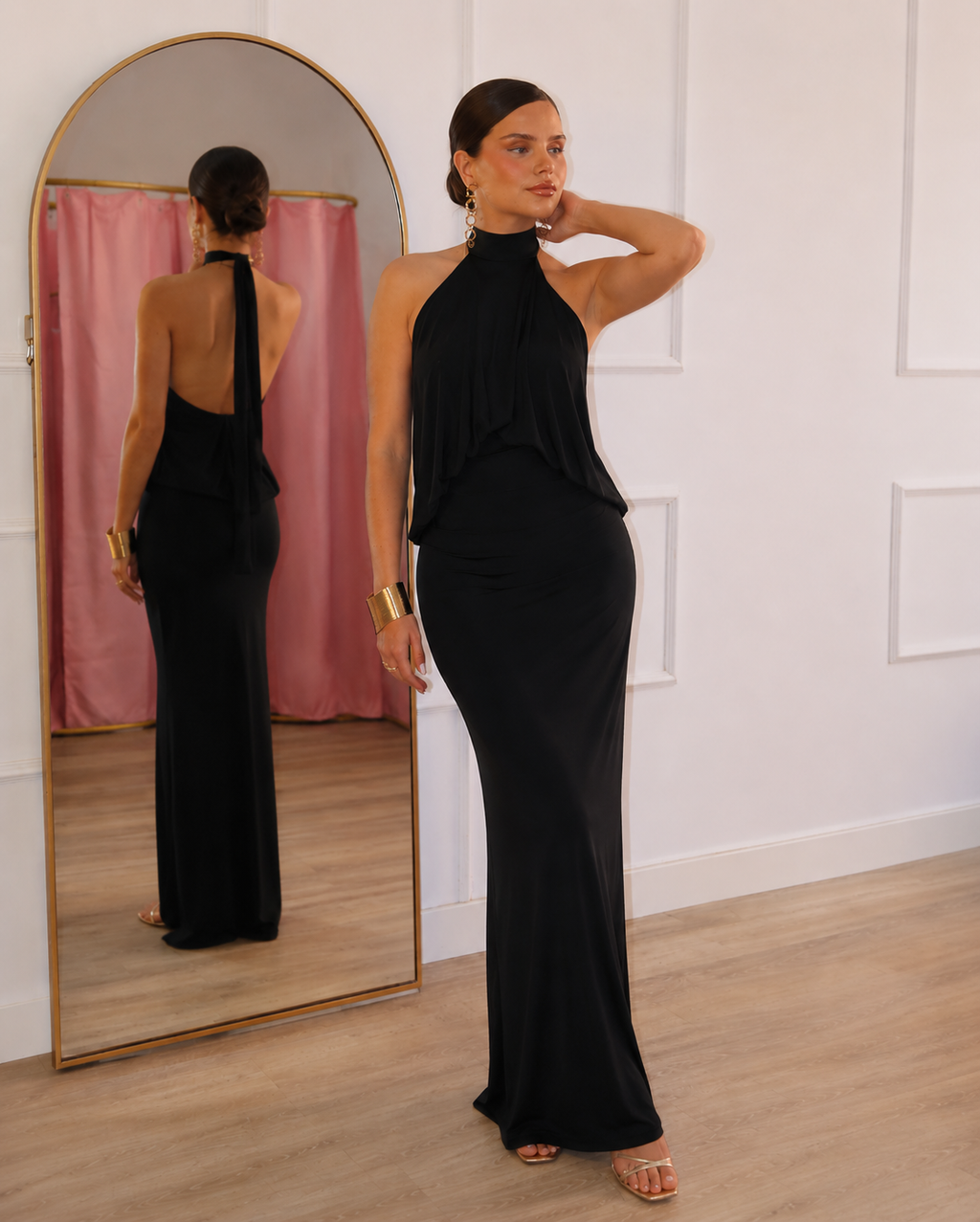 Maxi φόρεμα με halter λαιμόκοψη και ανοιχτή πλάτη - Μαύρο