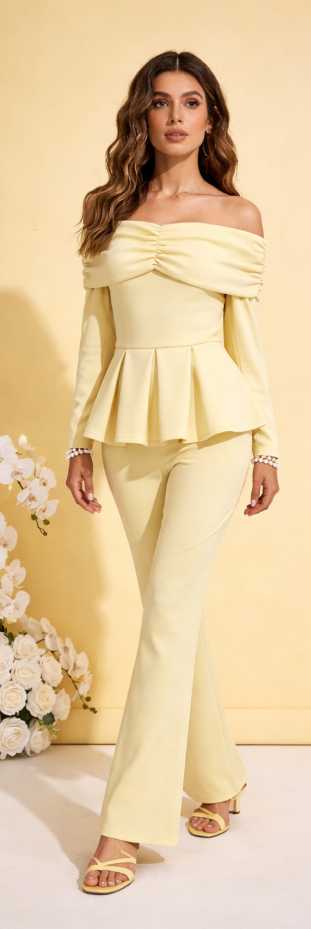 Σετ μπλούζα off-shoulder με βολάν και ψηλόμεσο παντελόνι καμπάνα - Κίτρινο