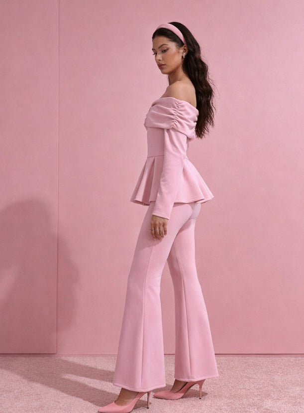 Σετ μπλούζα off-shoulder με βολάν και ψηλόμεσο παντελόνι καμπάνα - Ροζ