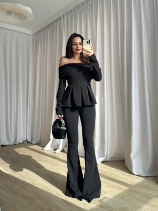 Σετ μπλούζα off-shoulder με βολάν και ψηλόμεσο παντελόνι καμπάνα - Μαύρο