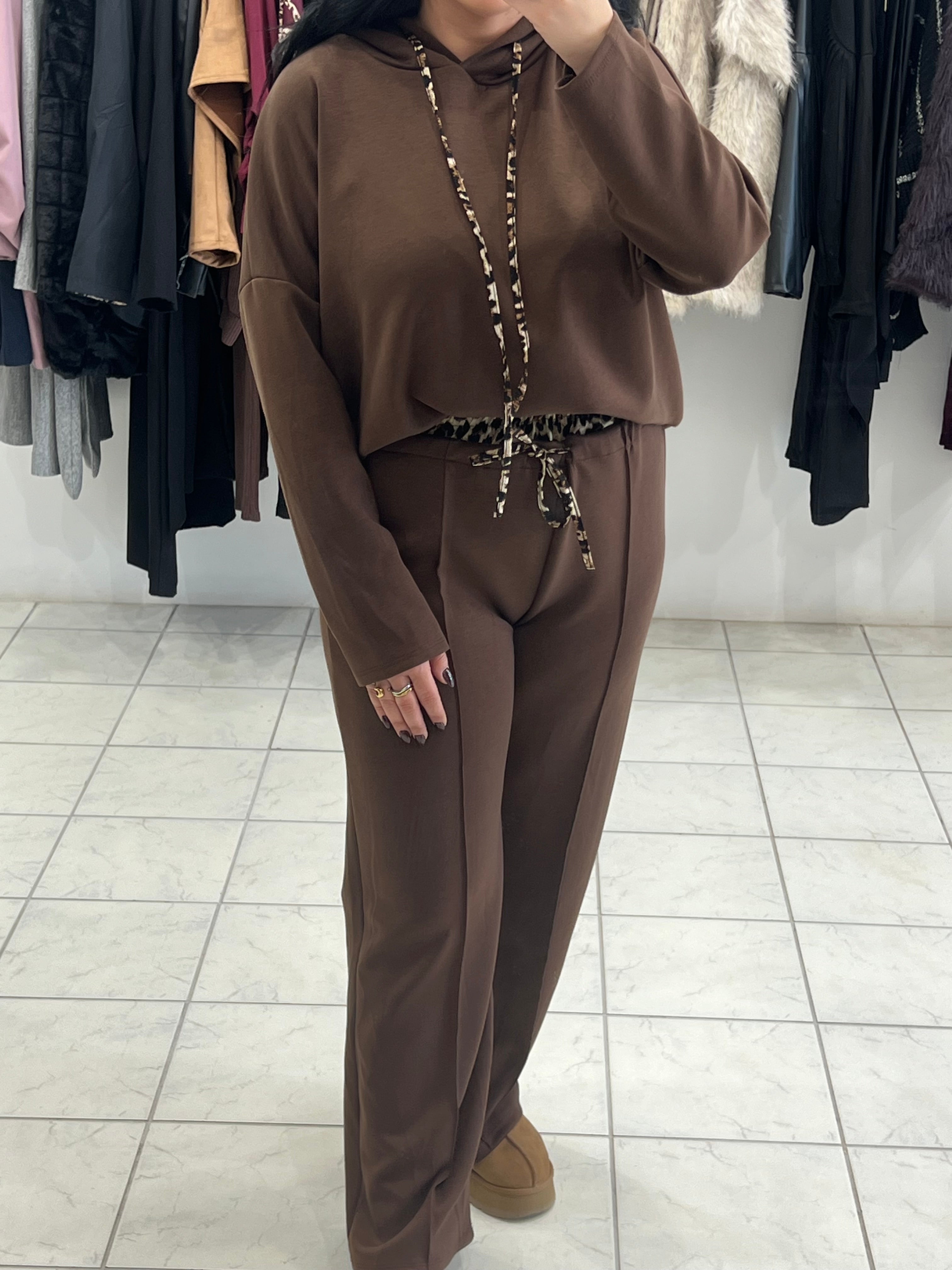 Σετ φούτερ με κουκούλα και παντελόνι με λάστιχο και leopard λεπτομέρειες - Σοκολατί