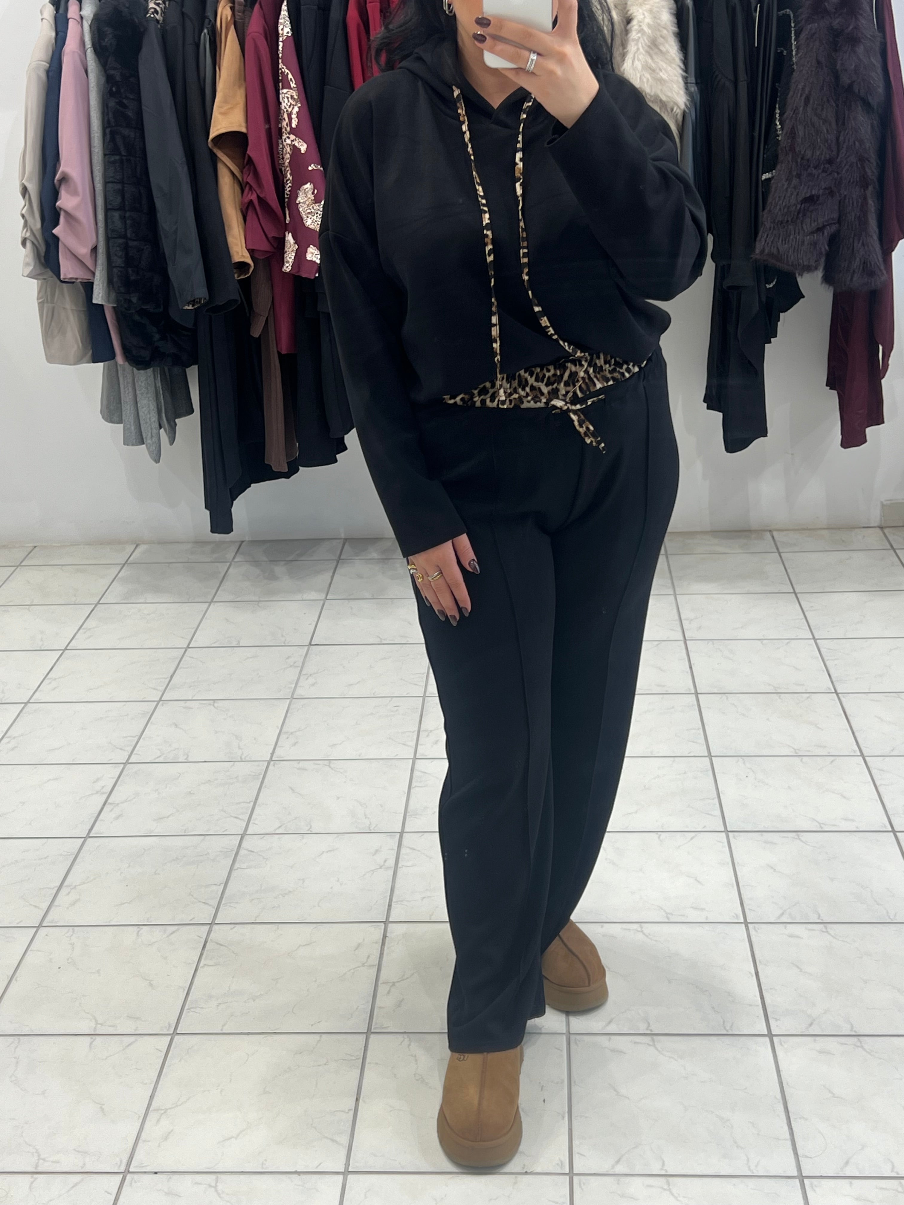 Σετ φούτερ με κουκούλα και παντελόνι με λάστιχο και leopard λεπτομέρειες - Μαύρο