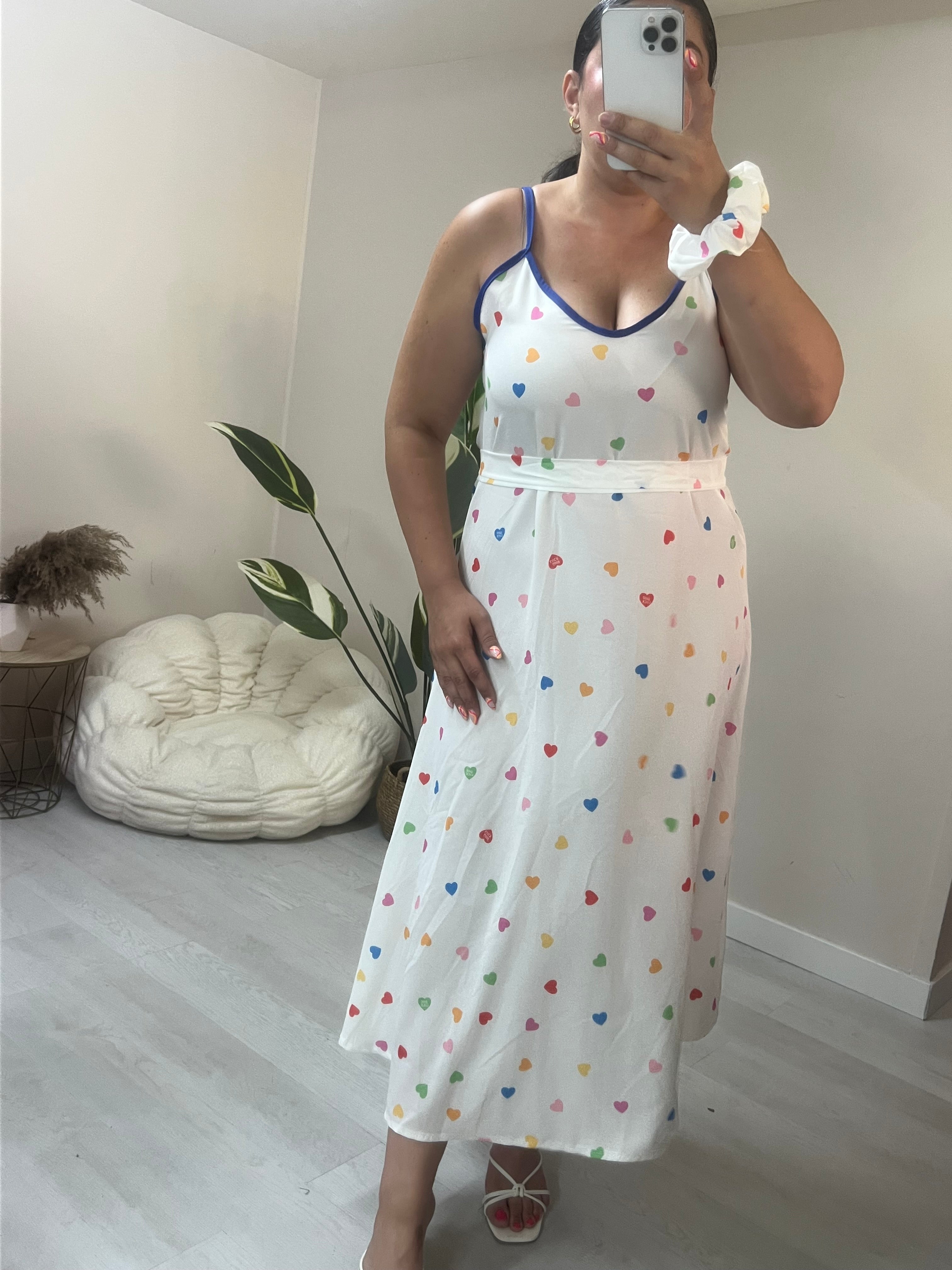 Midi Φόρεμα με print, ζωνάκι μέσης και scrunchy - Λευκό με καρδιές