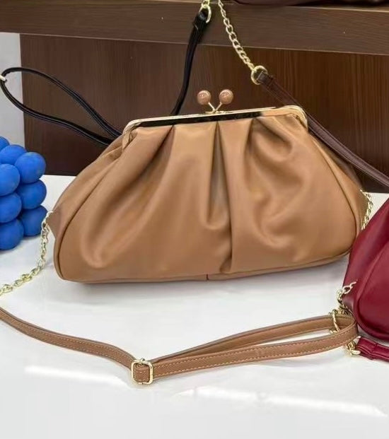 Clutch τσάντα με αποσπώμενο λουρί