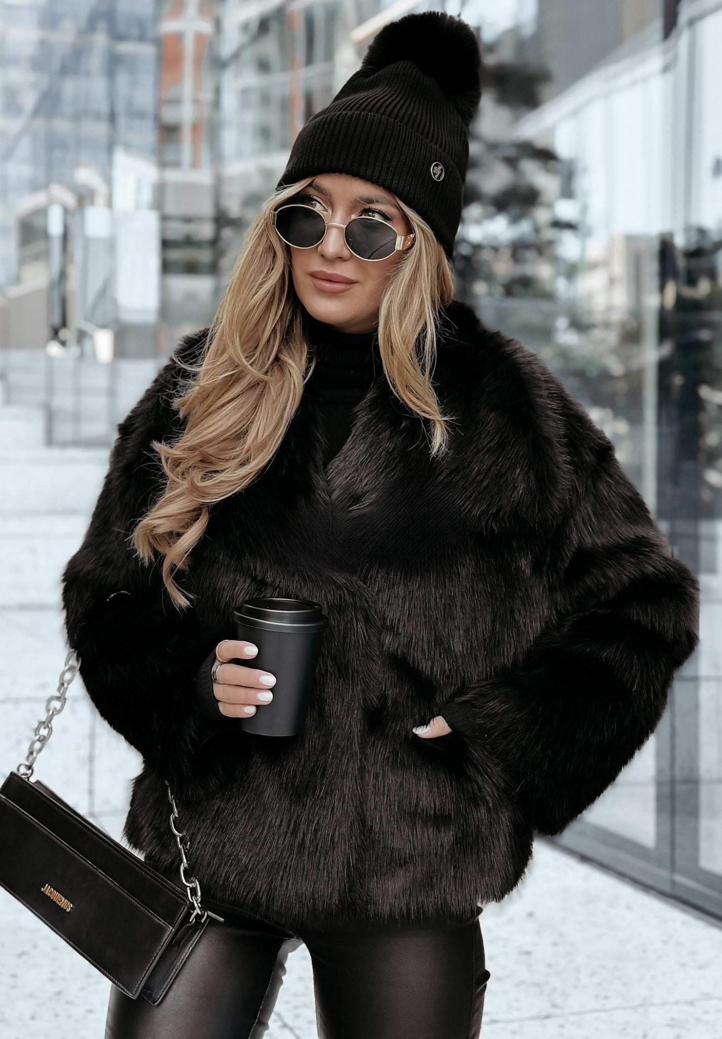 Oversized οικολογική γούνα με φαρδύ γιακά - Μαύρο