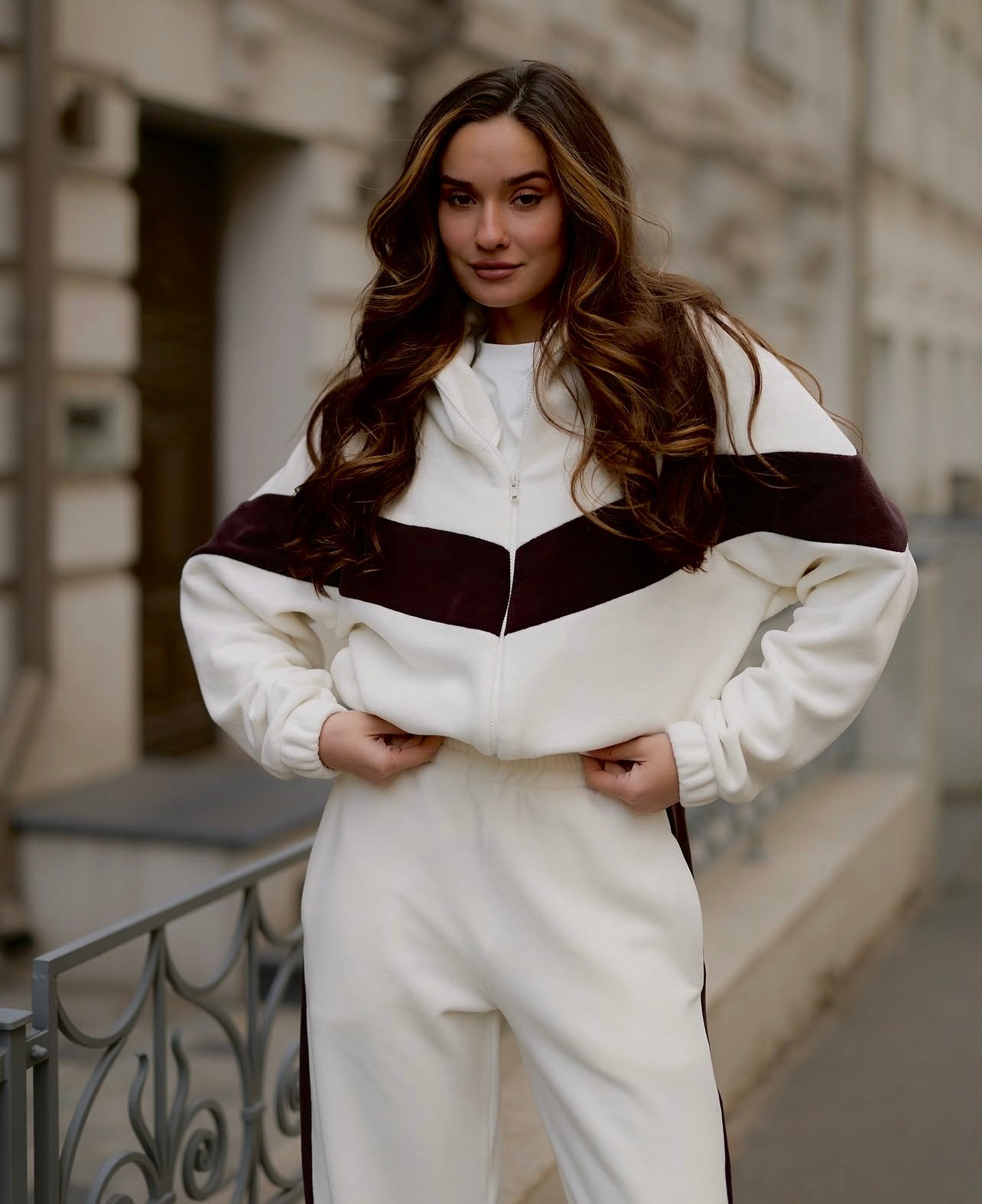 Σετ φόρμα ζακέτα με παντελόνα και σχέδιο με ρίγα - Λευκό