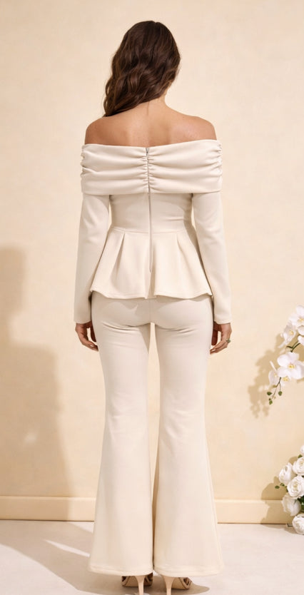 Σετ μπλούζα off-shoulder με βολάν και ψηλόμεσο παντελόνι καμπάνα - Μπεζ
