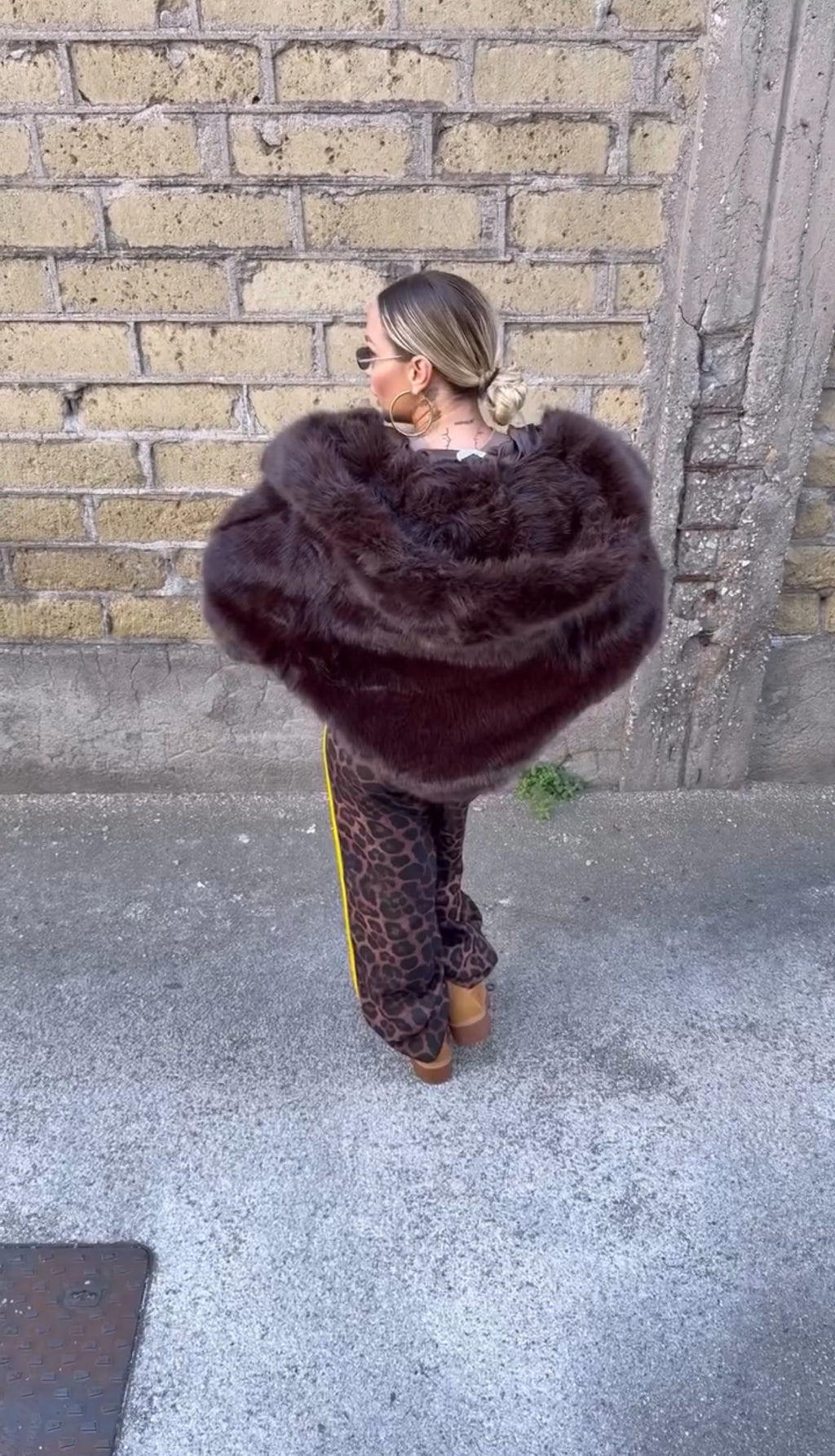 Oversized γούνα με κουκούλα - Σκολατί