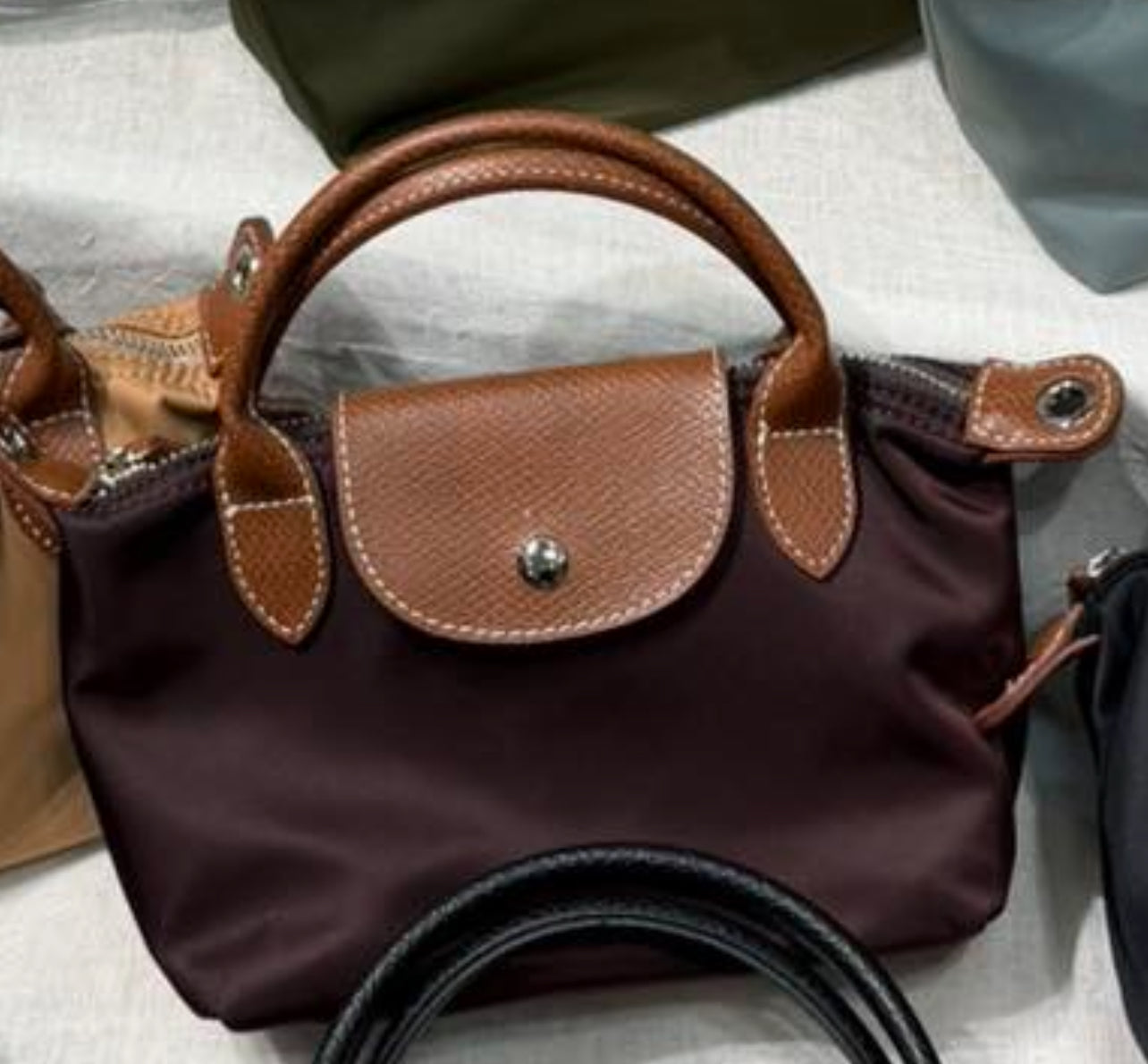 Μίνι τσαντάκι ώμου με χειρολαβή και ρυθμιζόμενο λουράκι