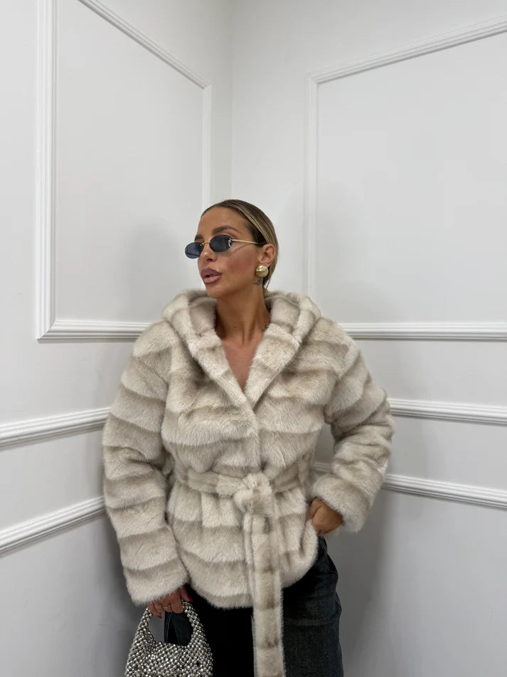 Οικολογική γούνα με κουκούλα και ζώνη - Κρεμ