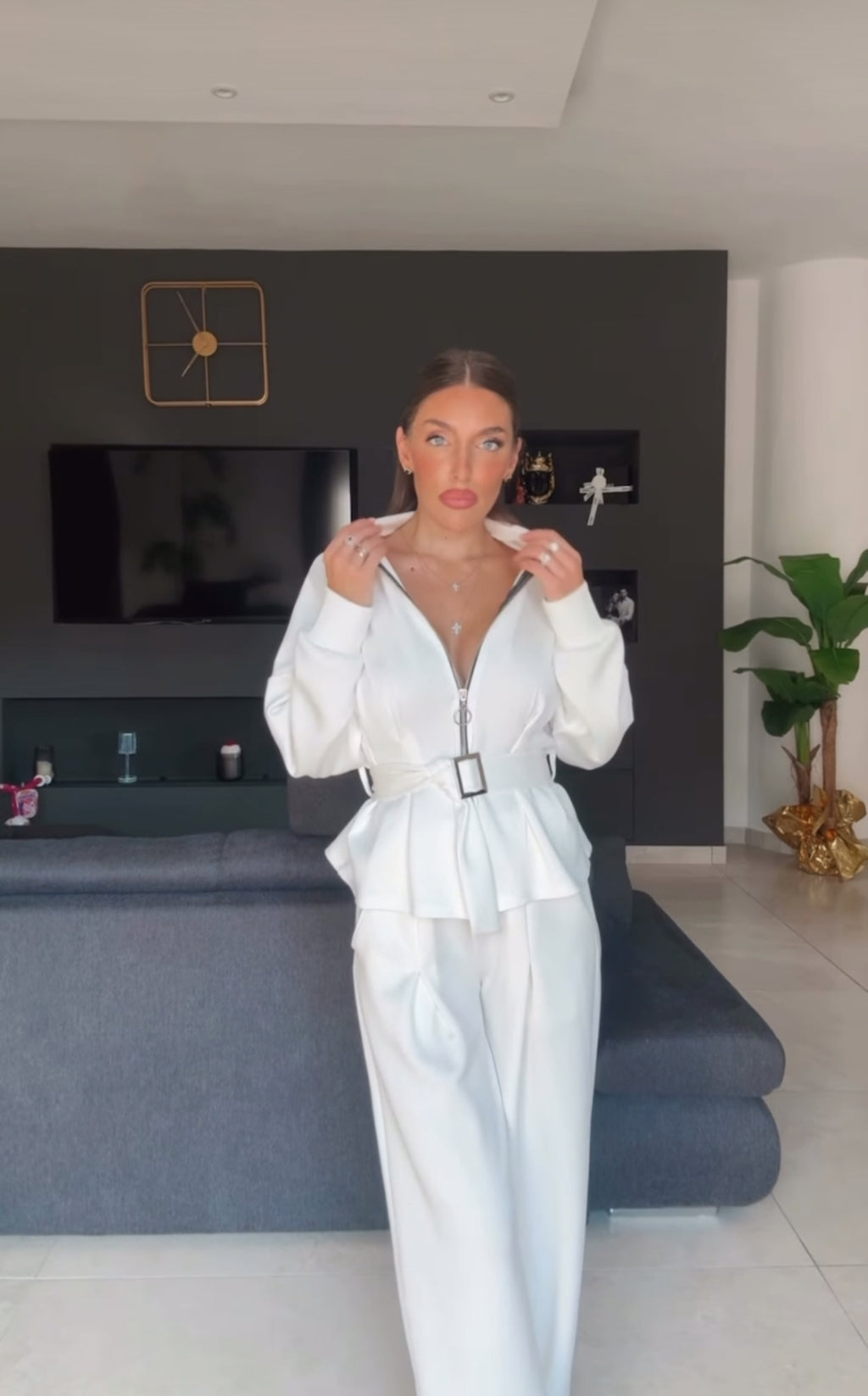 Σετ φόρμα, ζακέτα με ζώνη και παντελόνι σε φαρδιά γραμμή - Λευκό