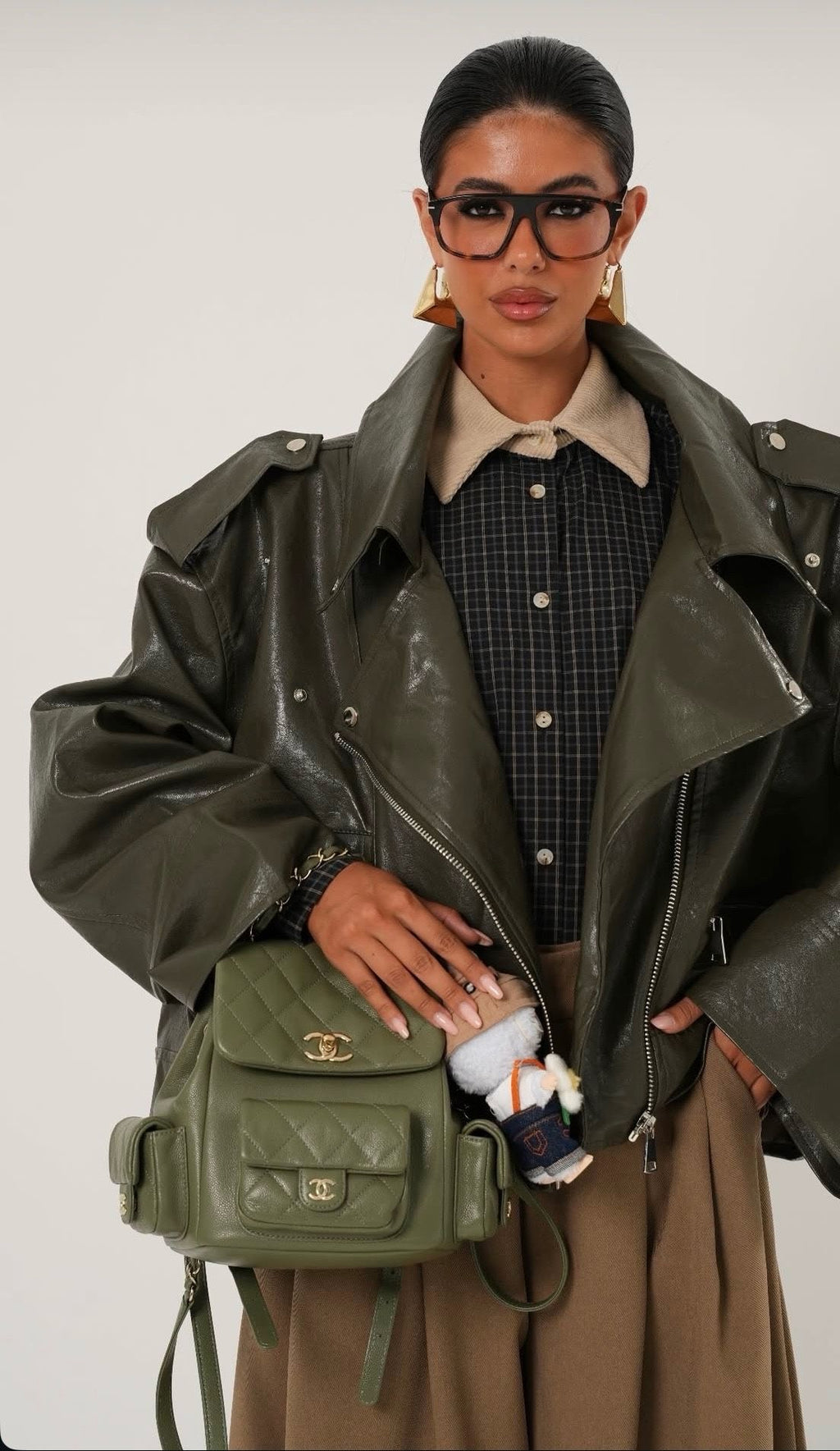 Oversized δερματίνη jacket με ασύμμετρο κλείσιμο - Χακί