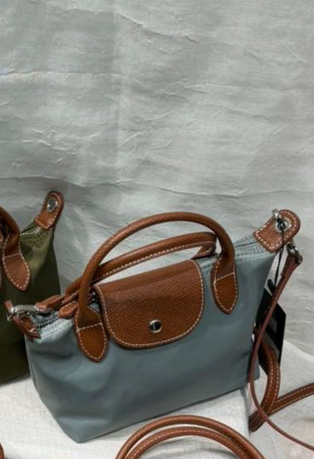 Μίνι τσαντάκι ώμου με χειρολαβή και ρυθμιζόμενο λουράκι