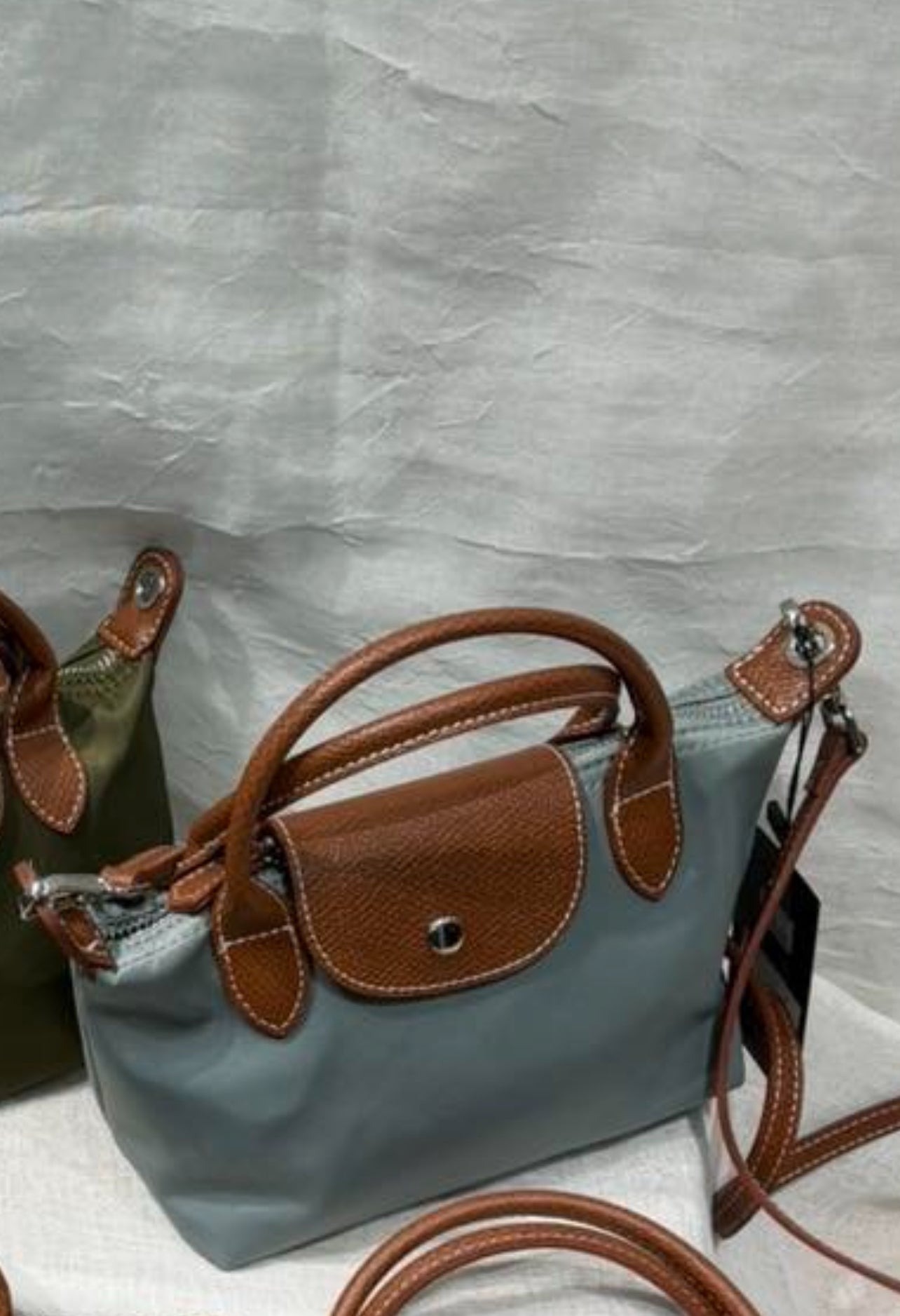 Μίνι τσαντάκι ώμου με χειρολαβή και ρυθμιζόμενο λουράκι