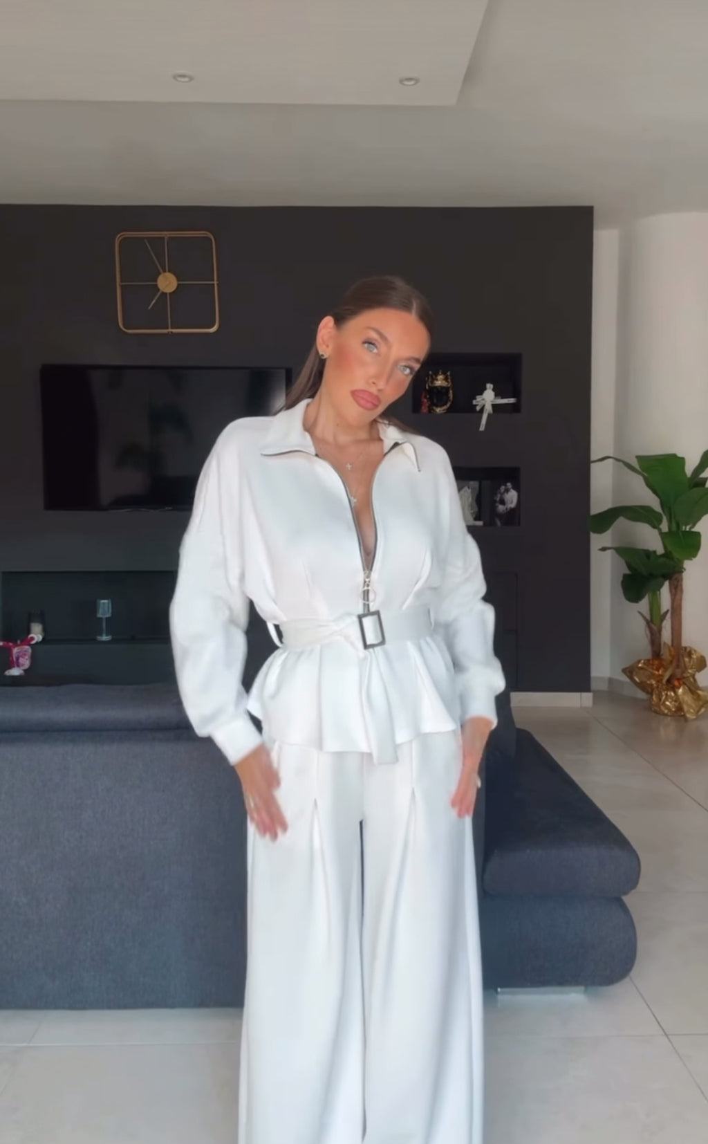 Σετ φόρμα, ζακέτα με ζώνη και παντελόνι σε φαρδιά γραμμή - Λευκό