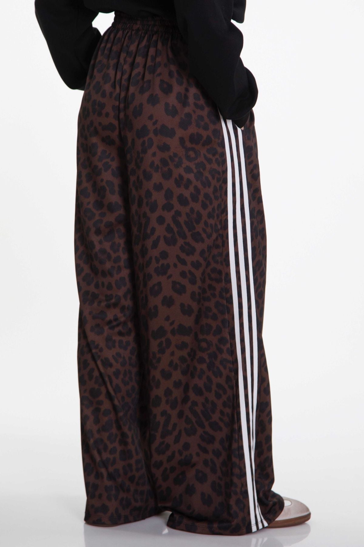 Animal print παντελόνα με λευκές ρίγες στο πλάι