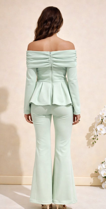 Σετ μπλούζα off-shoulder με βολάν και ψηλόμεσο παντελόνι καμπάνα - Βεραμάν