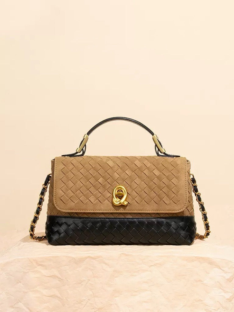 Σουέντ τσάντα με δερματίνη λεπτομέρειες και πλεκτό σχέδιο