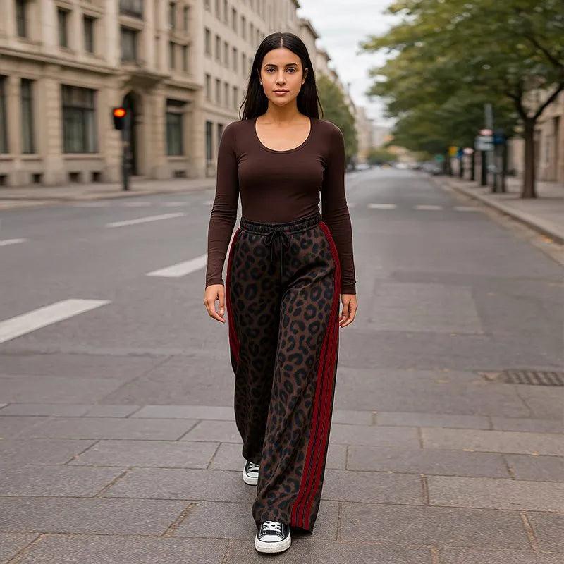 Animal print παντελόνα με μπορντό  ρίγες στο πλάι