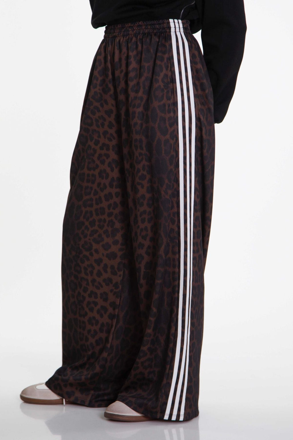 Animal print παντελόνα με λευκές ρίγες στο πλάι