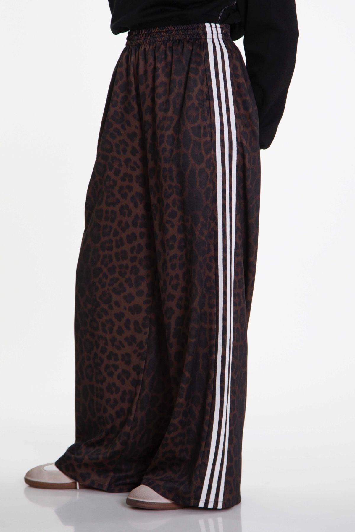 Animal print παντελόνα με λευκές ρίγες στο πλάι