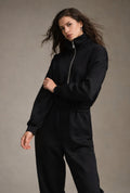 Ολόσωμη φόρμα φούτερ με φερμουάρ και πλαϊνές τσέπες – Μαύρο