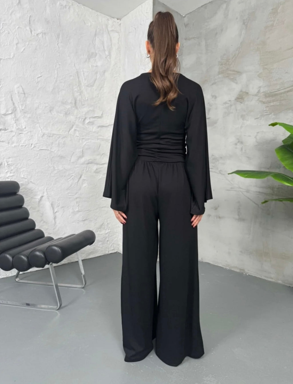 Σετ φόρμας φούτερ crop top και παντελόνι να σε φαρδιά γραμμή - Μαύρο