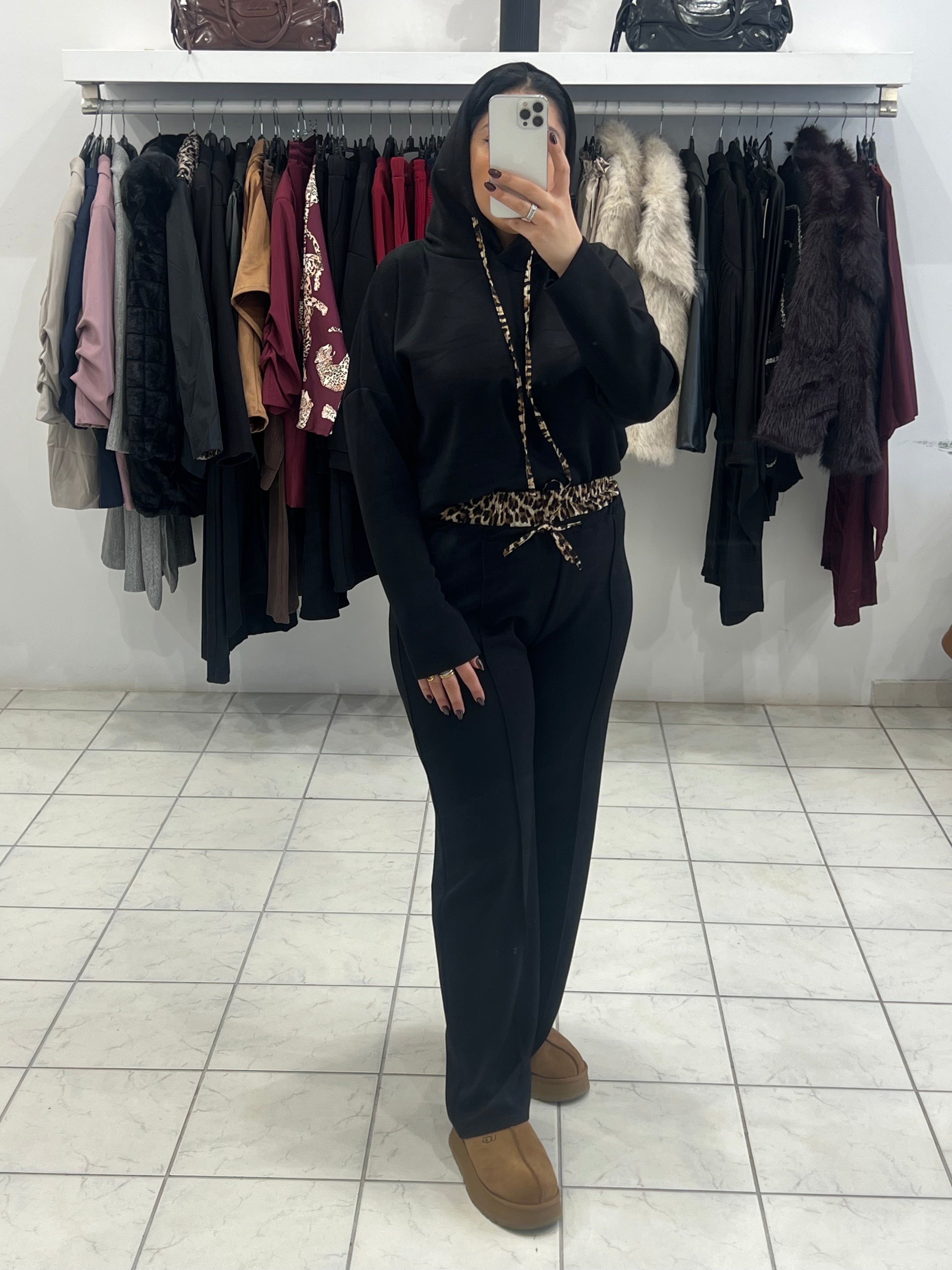 Σετ φούτερ με κουκούλα και παντελόνι με λάστιχο και leopard λεπτομέρειες - Μαύρο