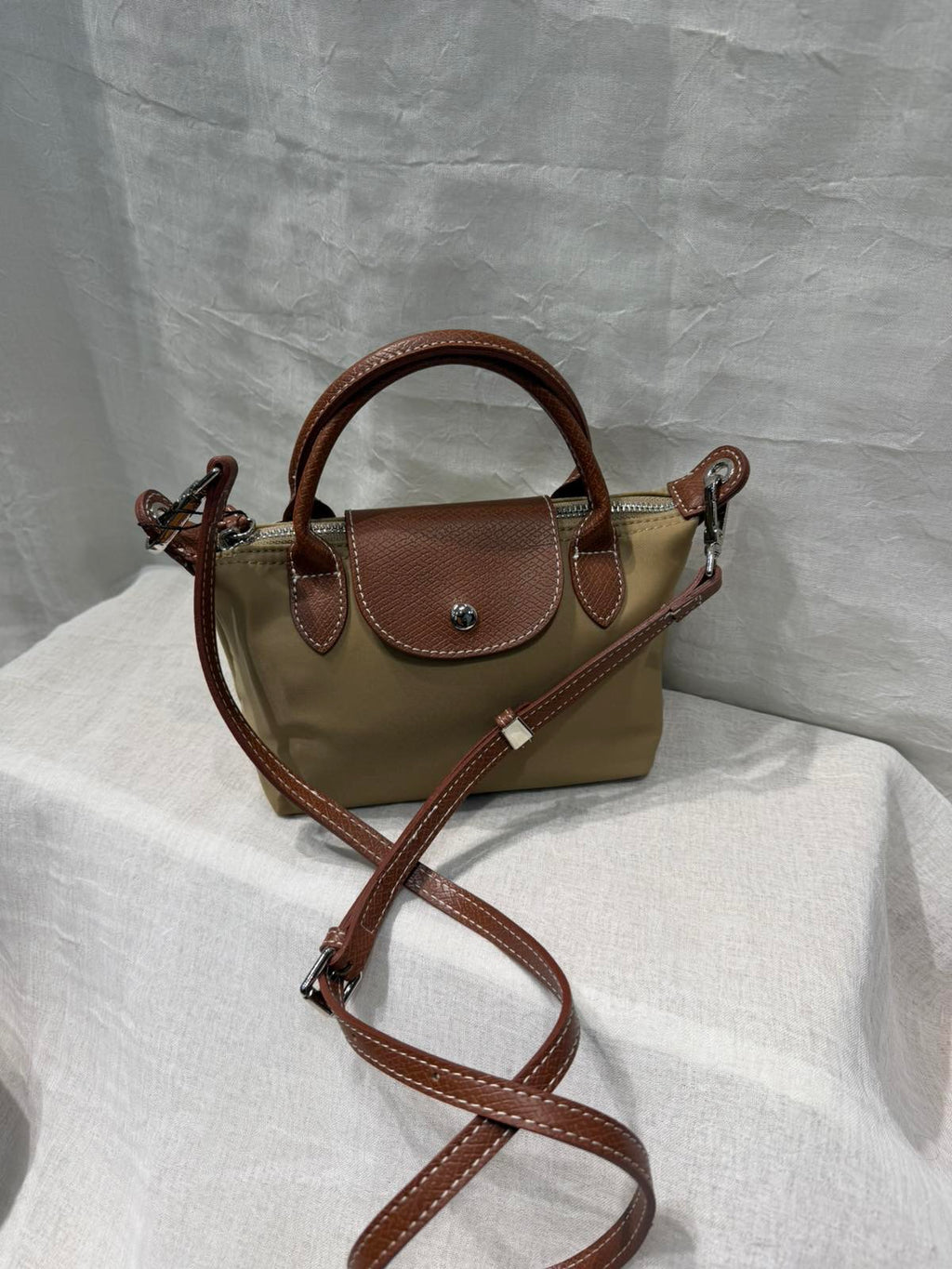 Μίνι τσαντάκι ώμου με χειρολαβή και ρυθμιζόμενο λουράκι