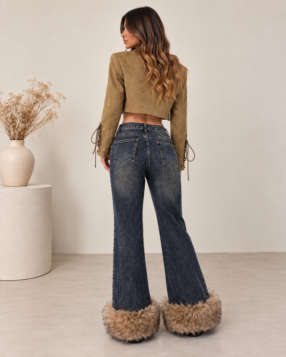 Denim παντελόνι με γούνα στο τελείωμα