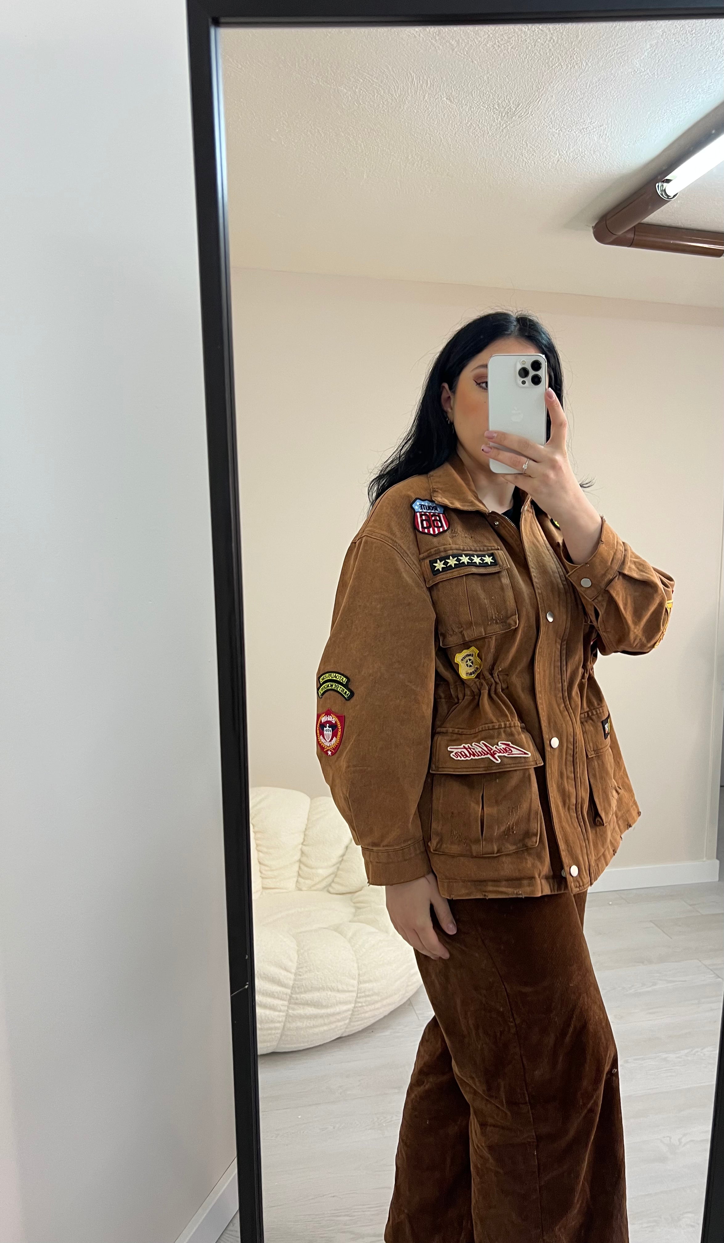 Denim jacket με ραμμένα σχέδια - Καφέ