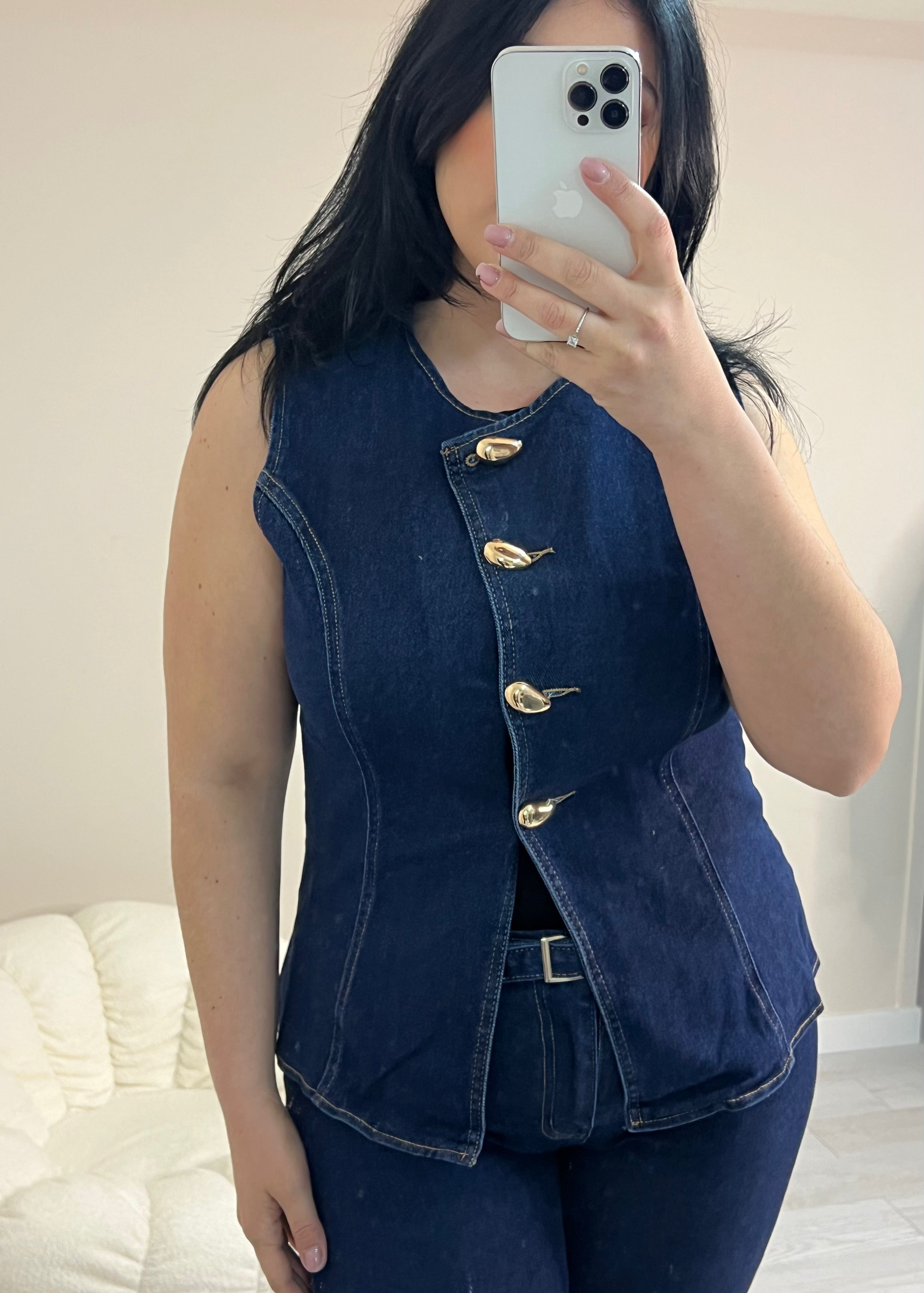 Denim set γιλέκο με ιδιαίτερα χρυσά κουμπιά και παντελόνι σε ίσια γραμμή - Μπλε