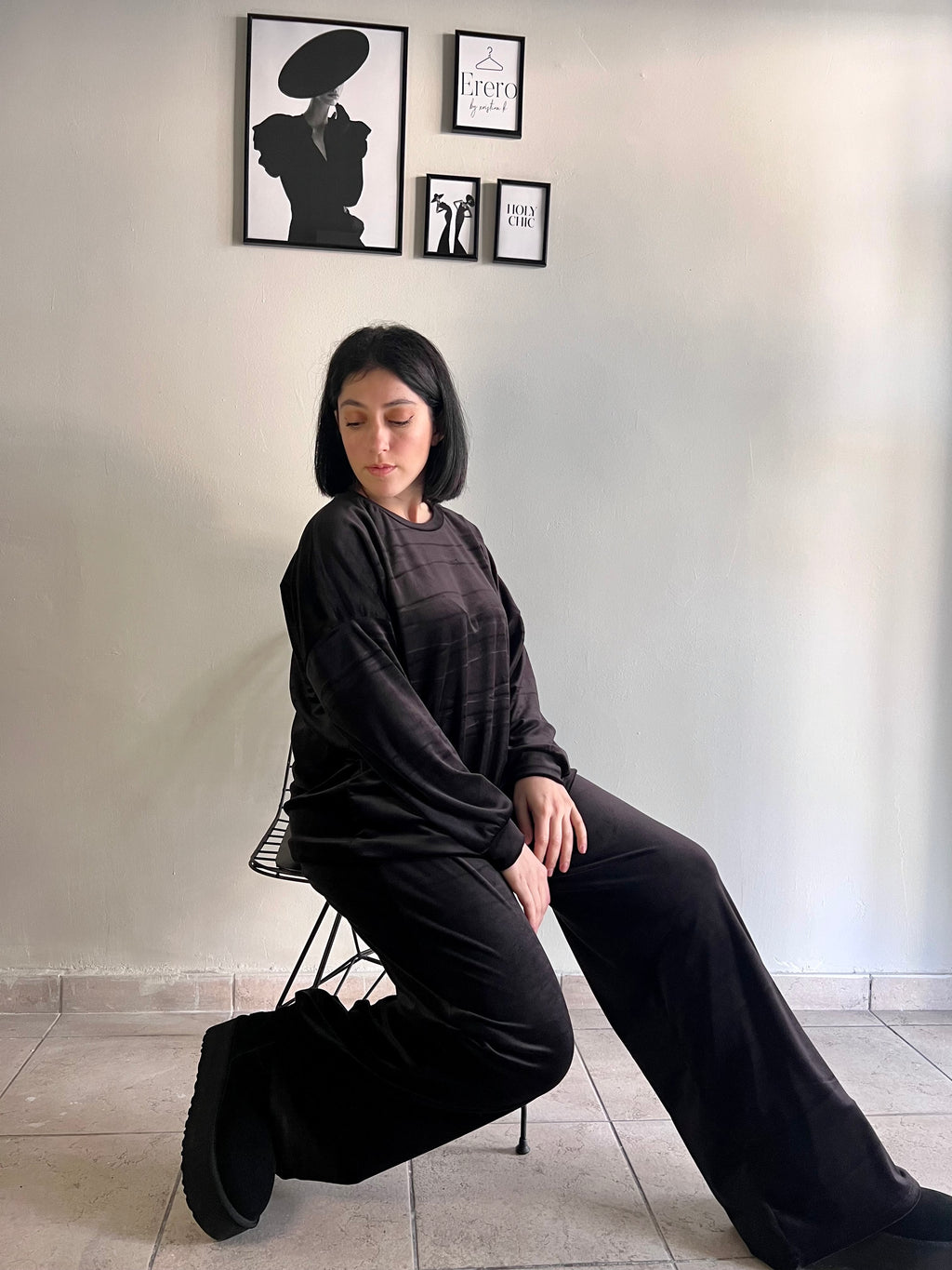 Velvet set μπλούζα και παντελόνι σε ίσια γραμμή - Μαύρο