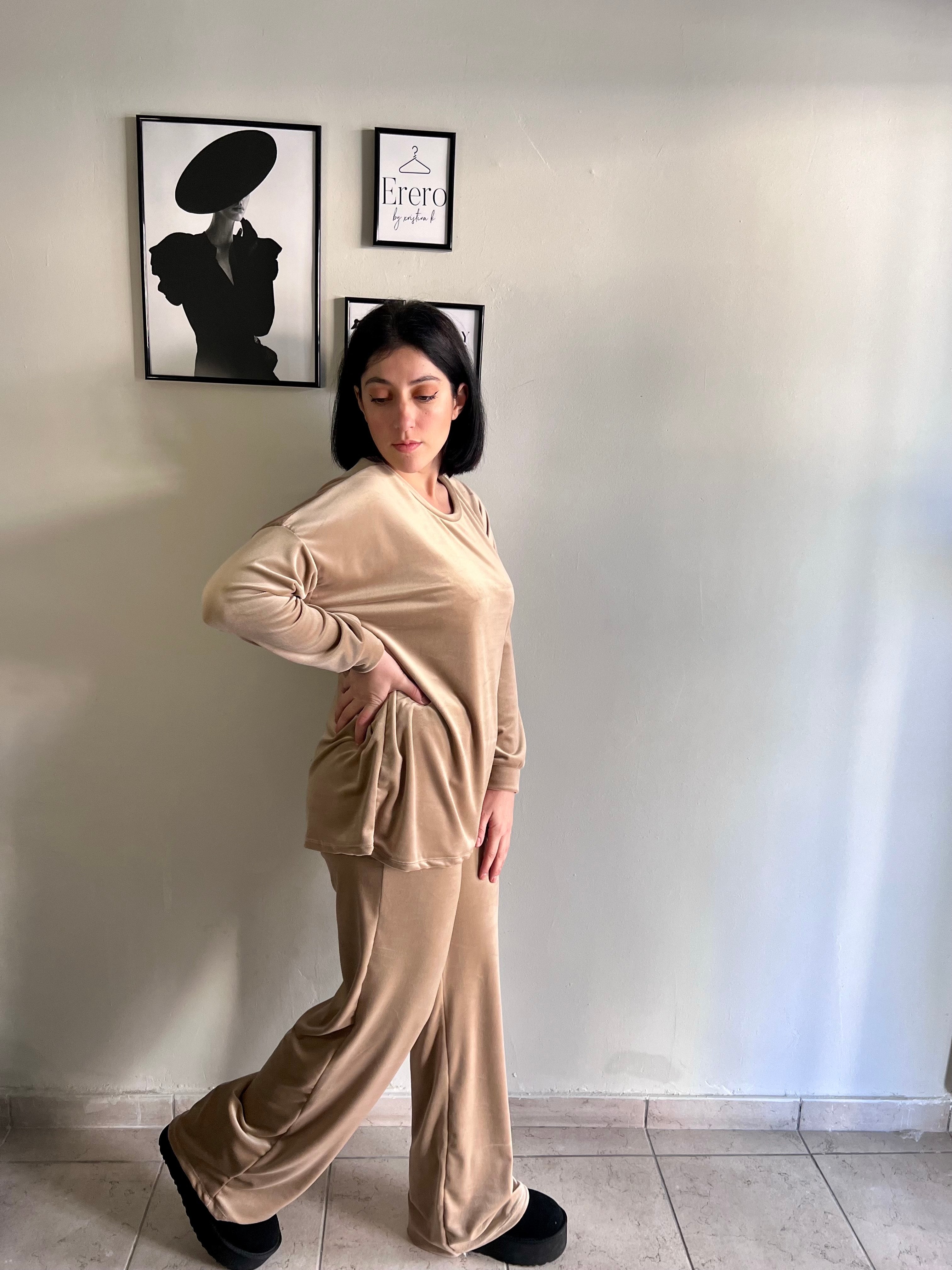 Velvet set μπλούζα και παντελόνι σε ίσια γραμμή - Μπεζ Ανοιχτό