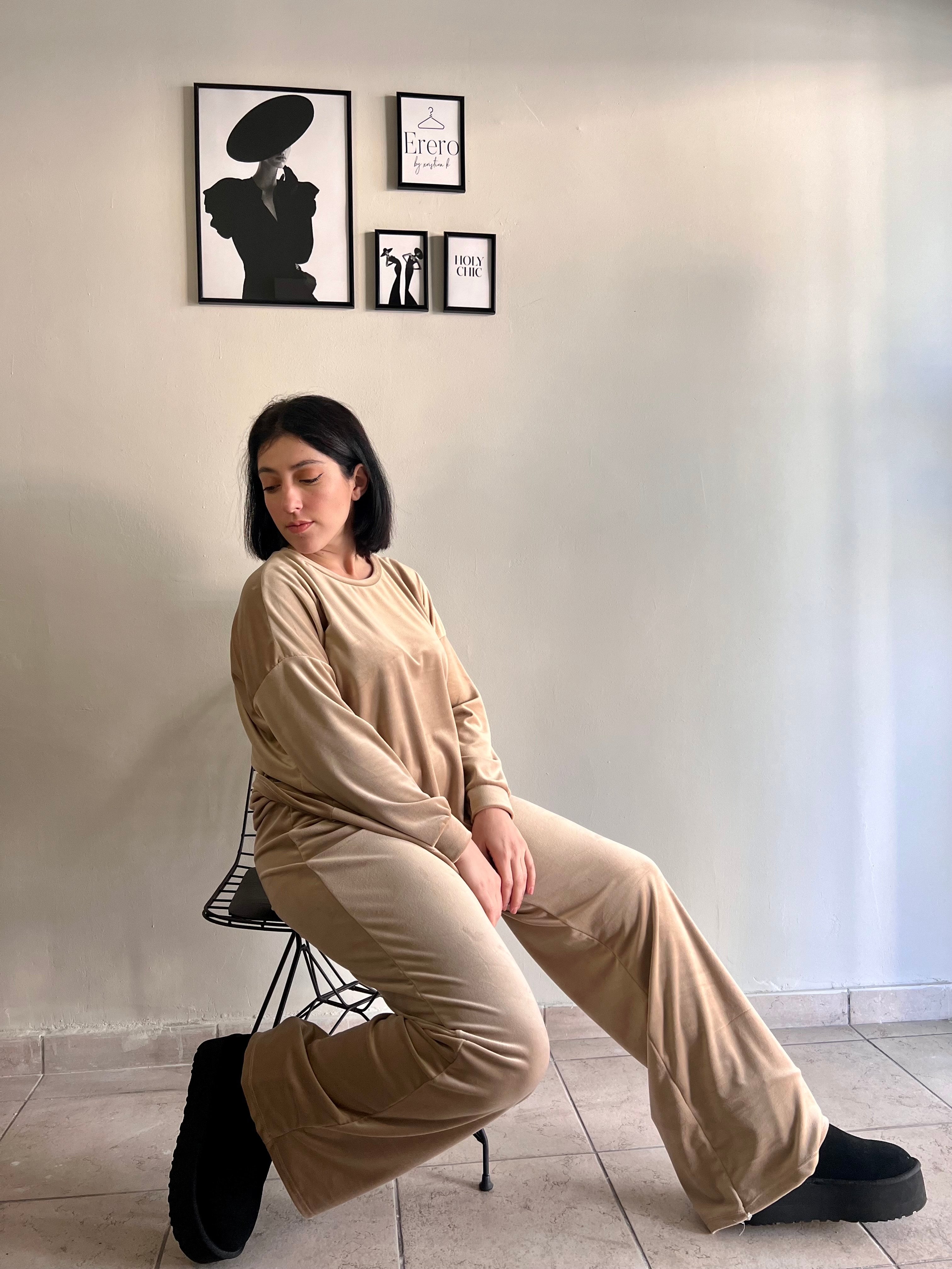 Velvet set μπλούζα και παντελόνι σε ίσια γραμμή - Μπεζ Ανοιχτό