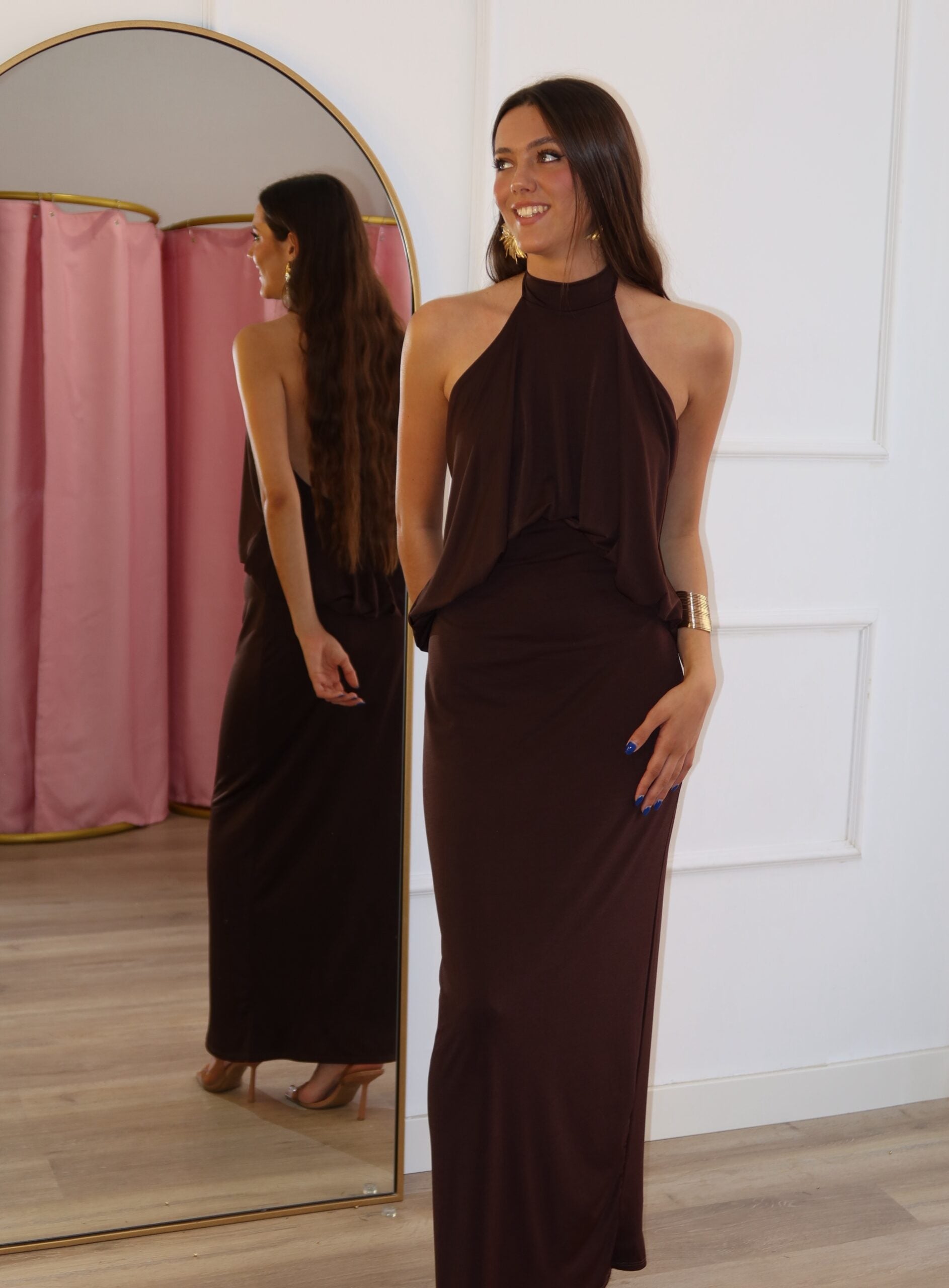 Maxi φόρεμα με halter λαιμόκοψη και ανοιχτή πλάτη - Σοκολατί