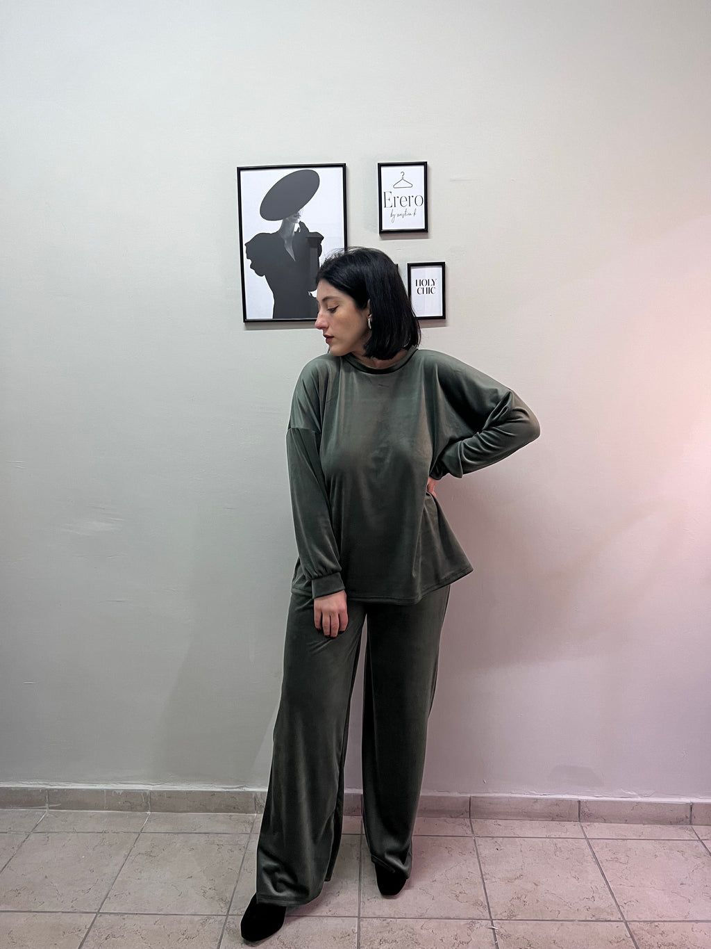 Velvet set μπλούζα και παντελόνι σε ίσια γραμμή - Χακί