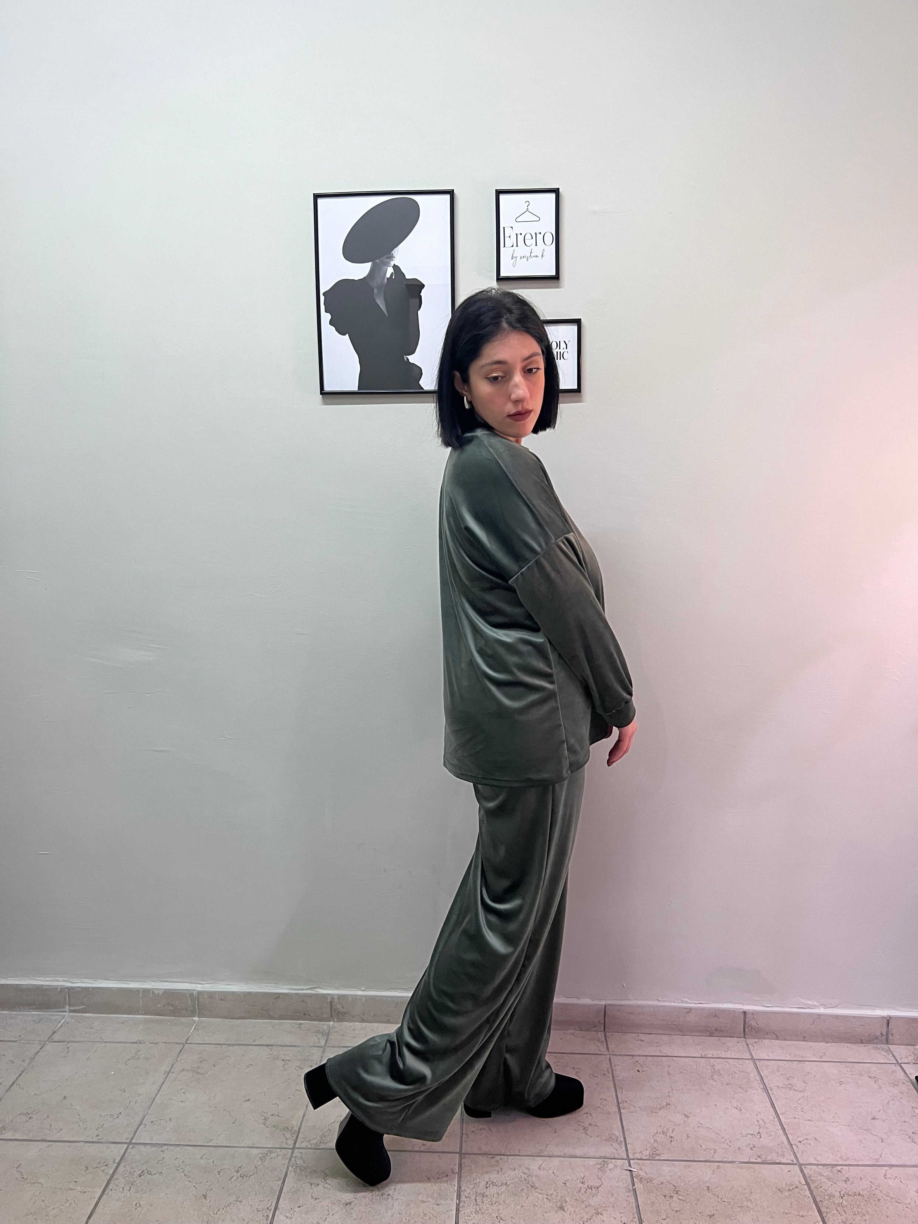 Velvet set μπλούζα και παντελόνι σε ίσια γραμμή - Χακί