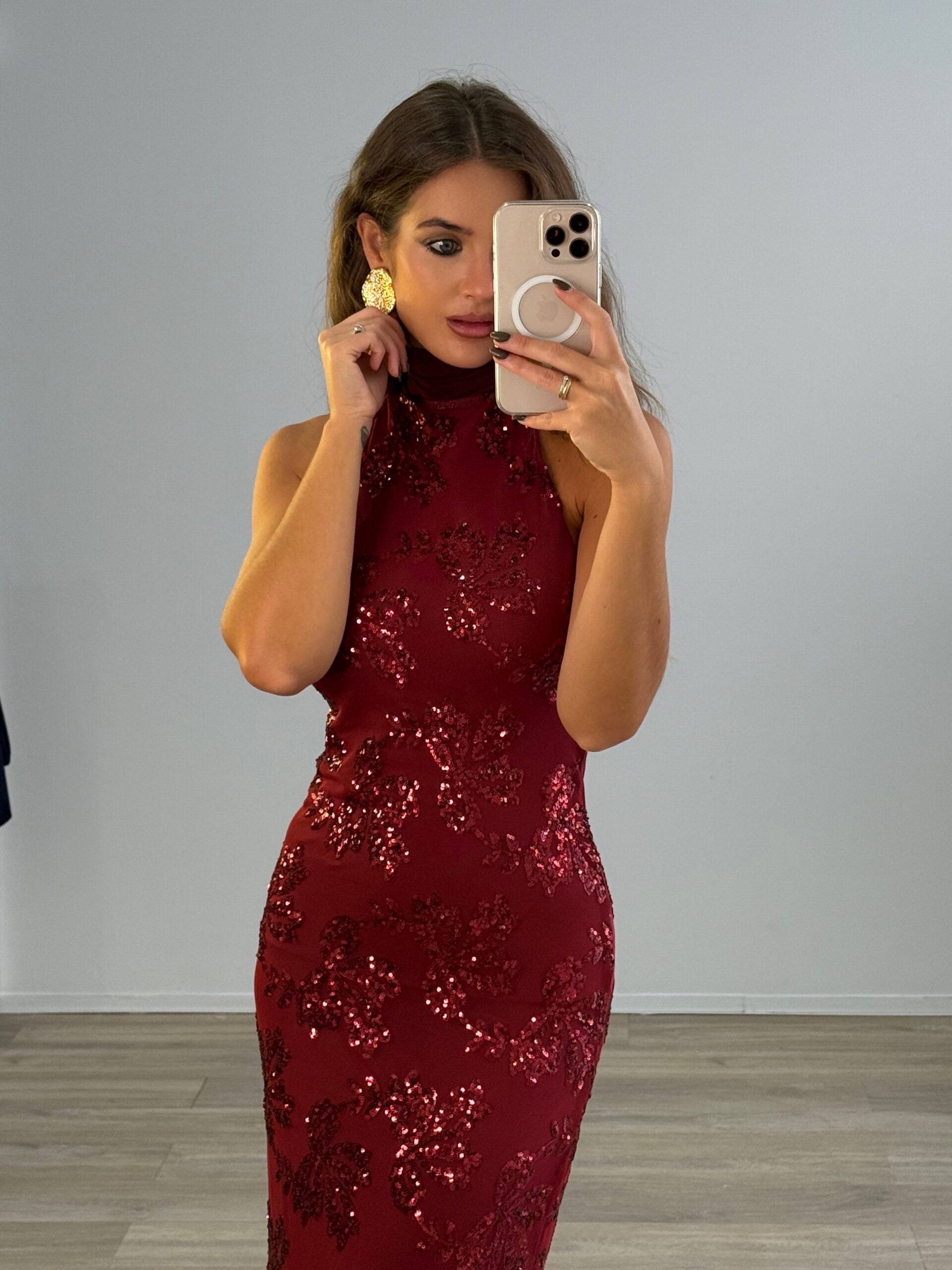 Μάξι εφαρμοστό φόρεμα με λεπτομέρειες από παγιέτα - Μπορντό