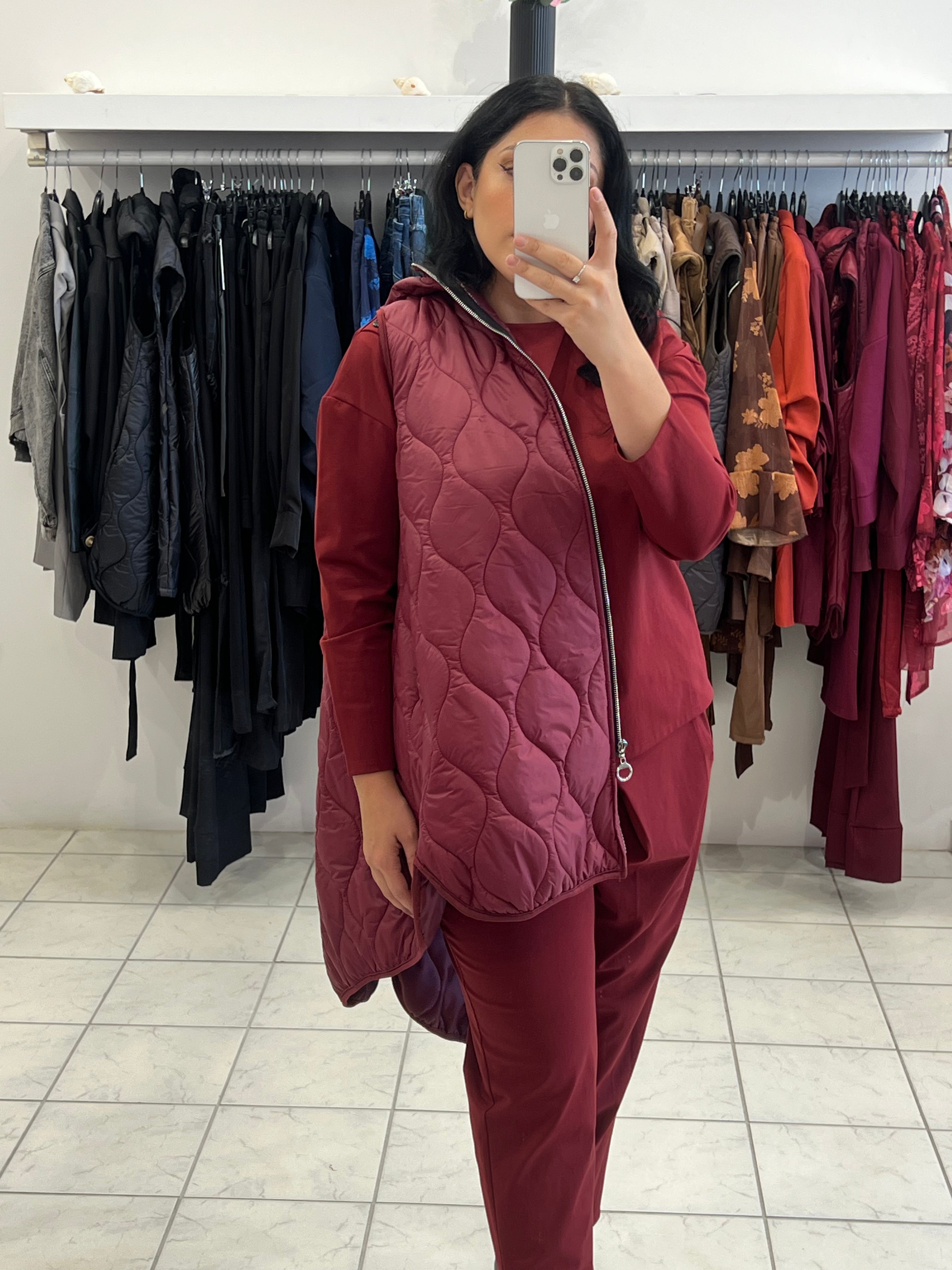 Αμάνικο καπιτονέ jacket με τσέπες και κουκούλα - Μπορντό