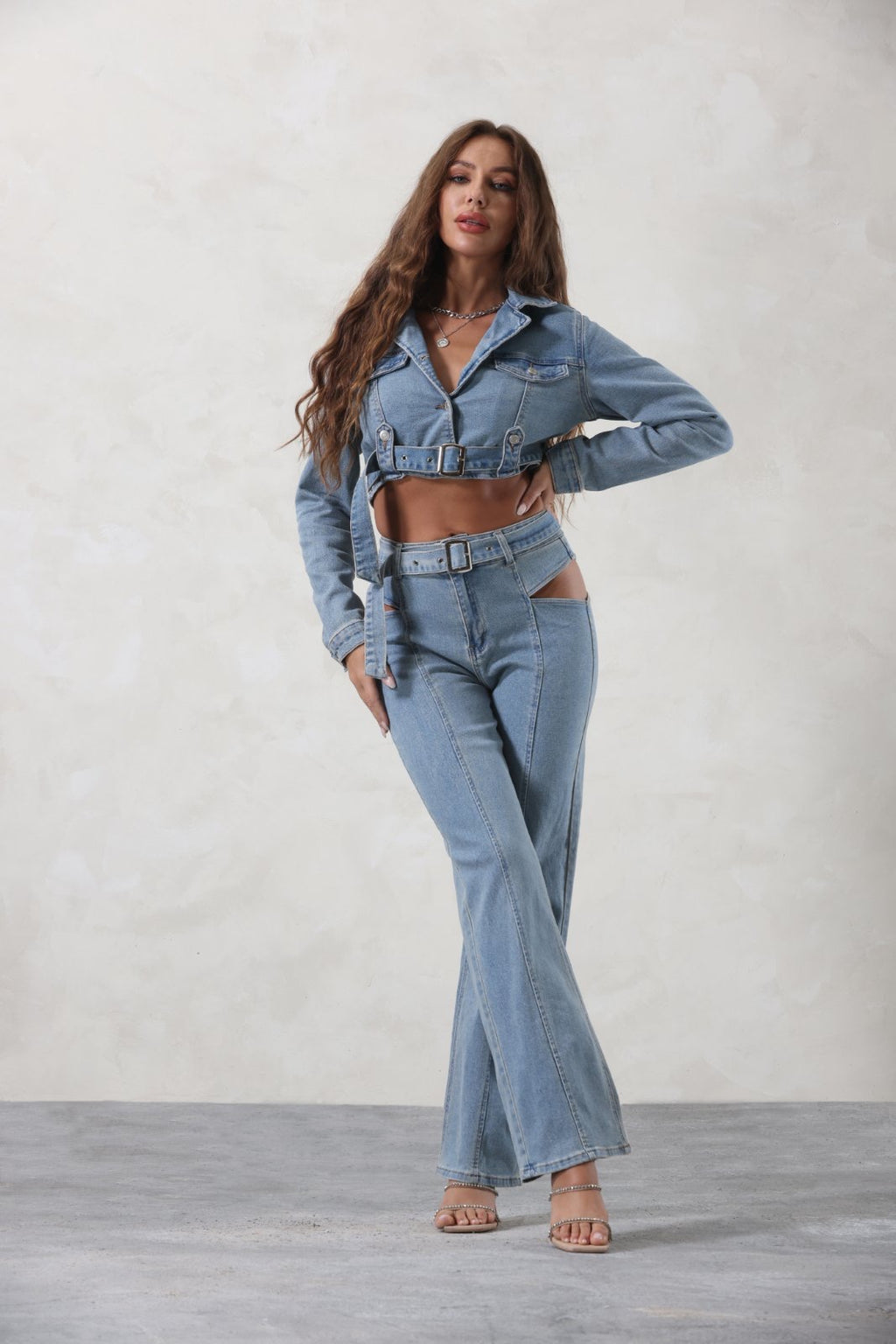 Denim set cropped jacket με ζώνη & ψηλόμεσο cut-out παντελόνι - Light Blue