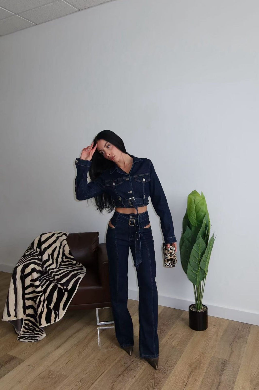 Denim set cropped jacket με ζώνη & ψηλόμεσο cut-out παντελόνι - Dark Blue