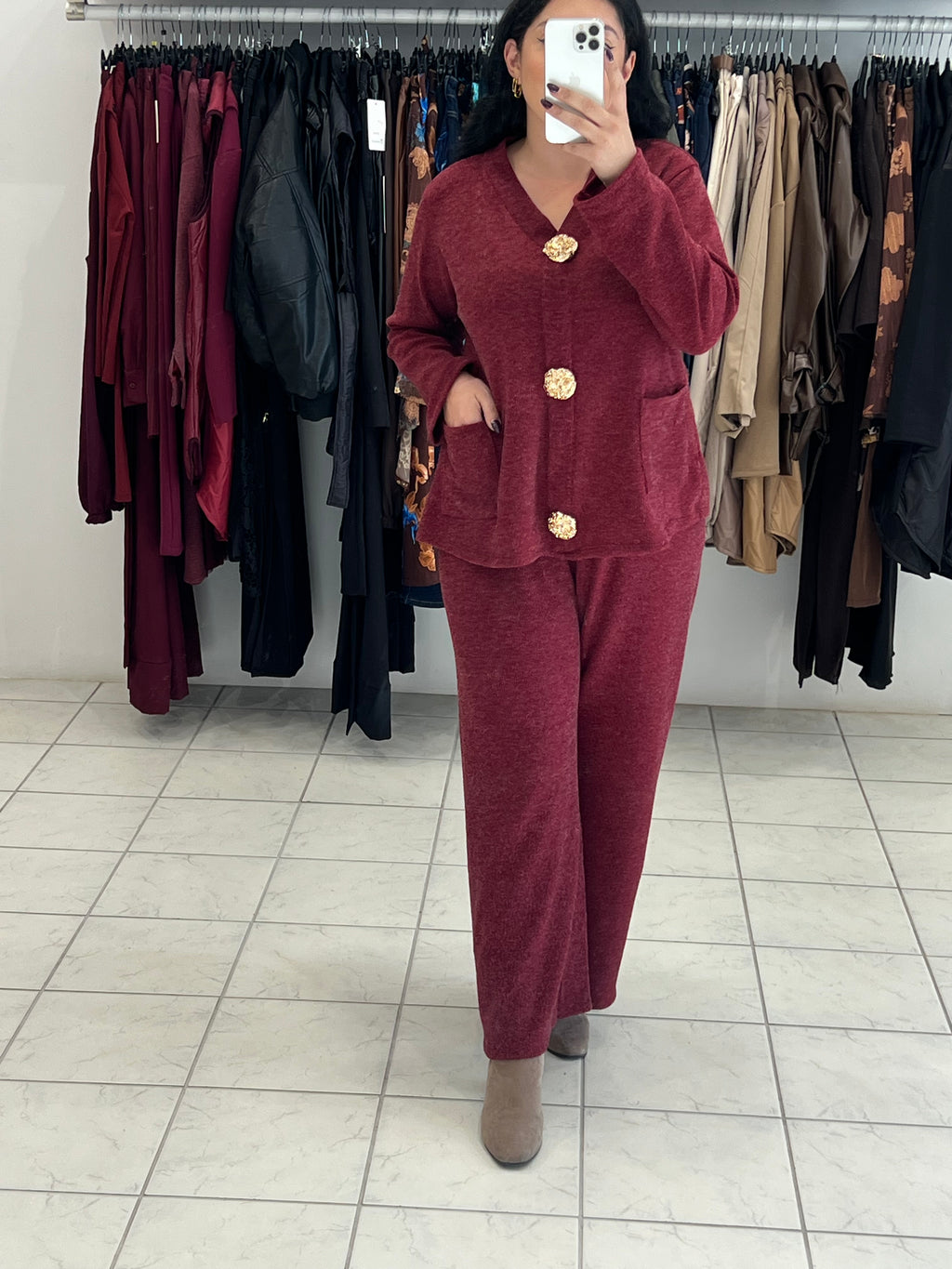 Πλεκτό σετ μπλούζα με τσέπες και διακοσμητικές καρφίτσες & παντελόνι σε ίσια γραμμή - Μπορντό