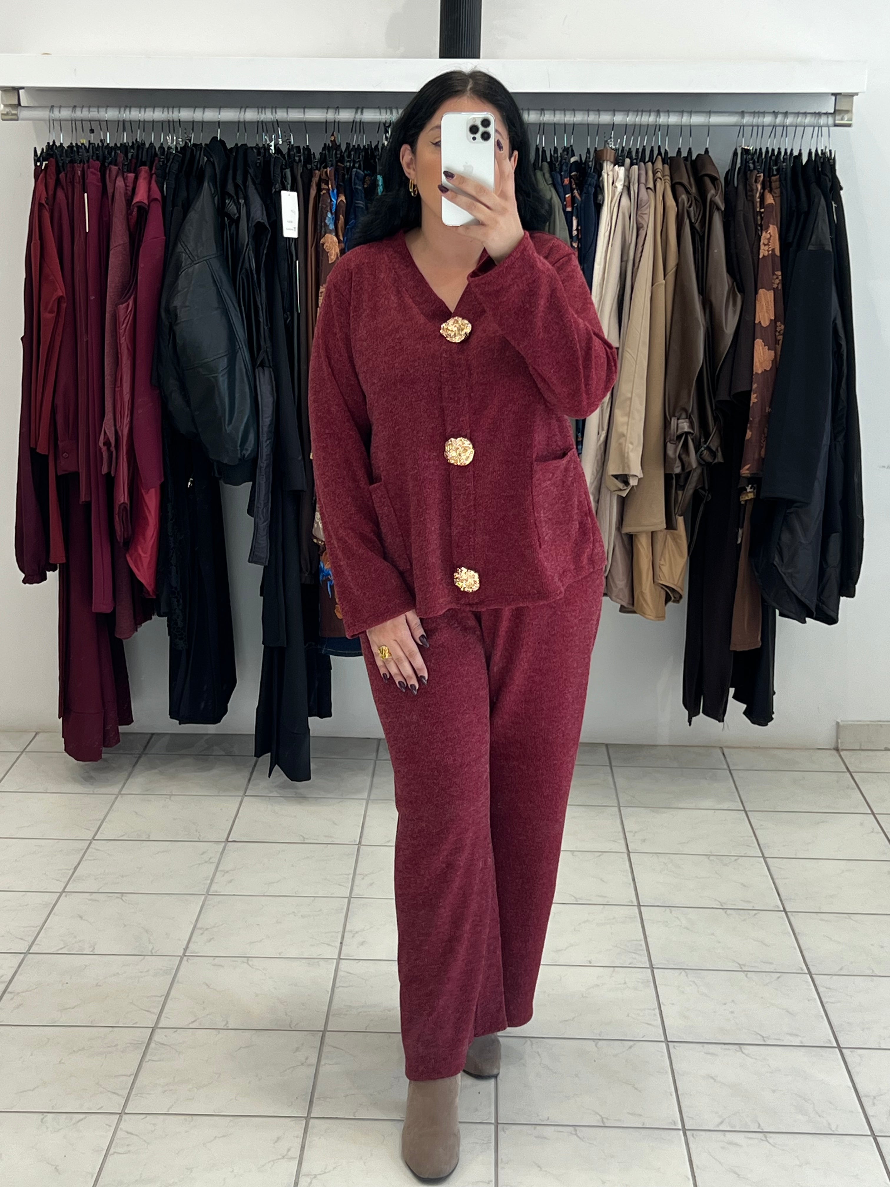 Πλεκτό σετ μπλούζα με τσέπες και διακοσμητικές καρφίτσες & παντελόνι σε ίσια γραμμή - Μπορντό