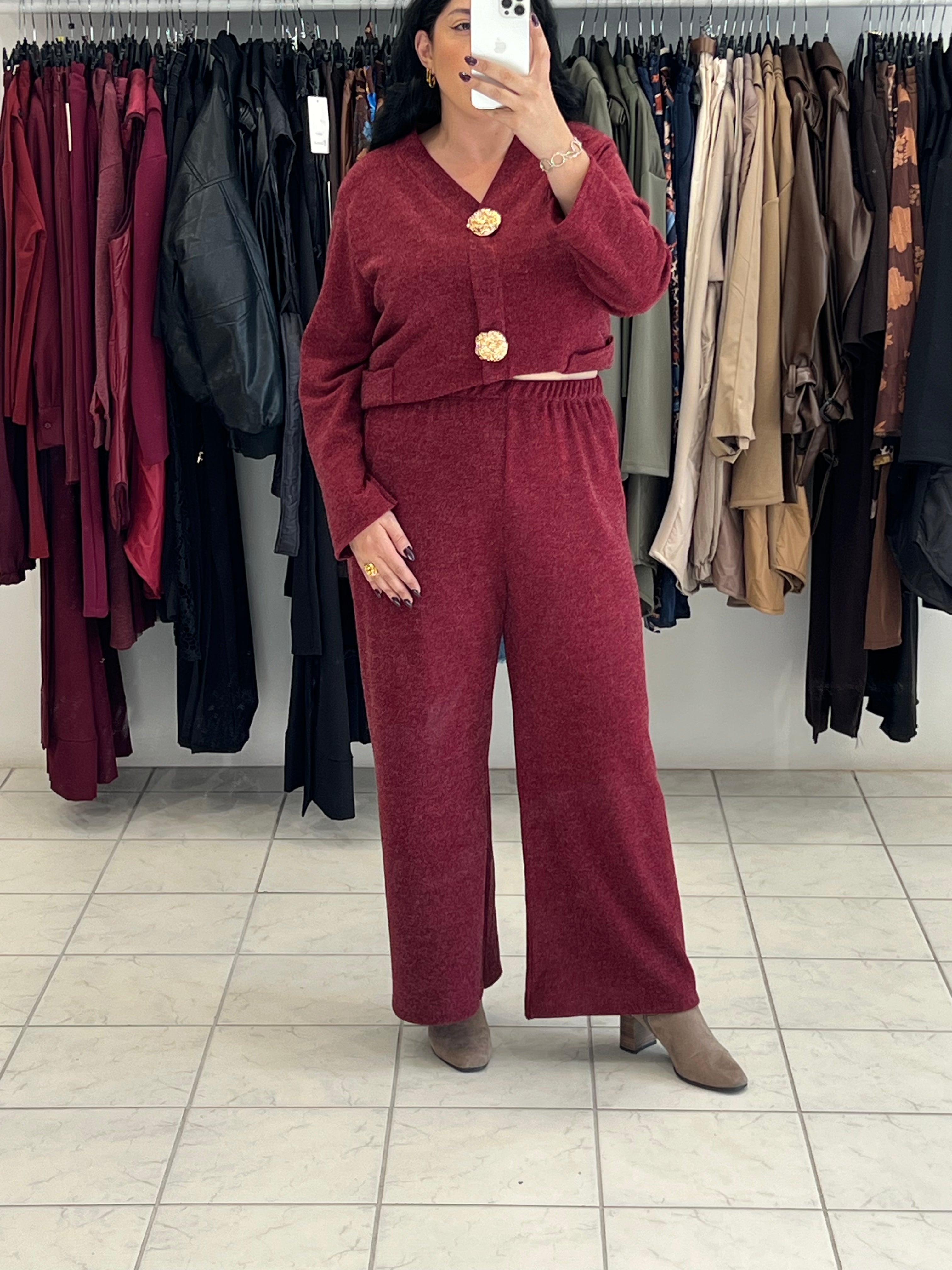 Πλεκτό σετ μπλούζα με τσέπες και διακοσμητικές καρφίτσες & παντελόνι σε ίσια γραμμή - Μπορντό