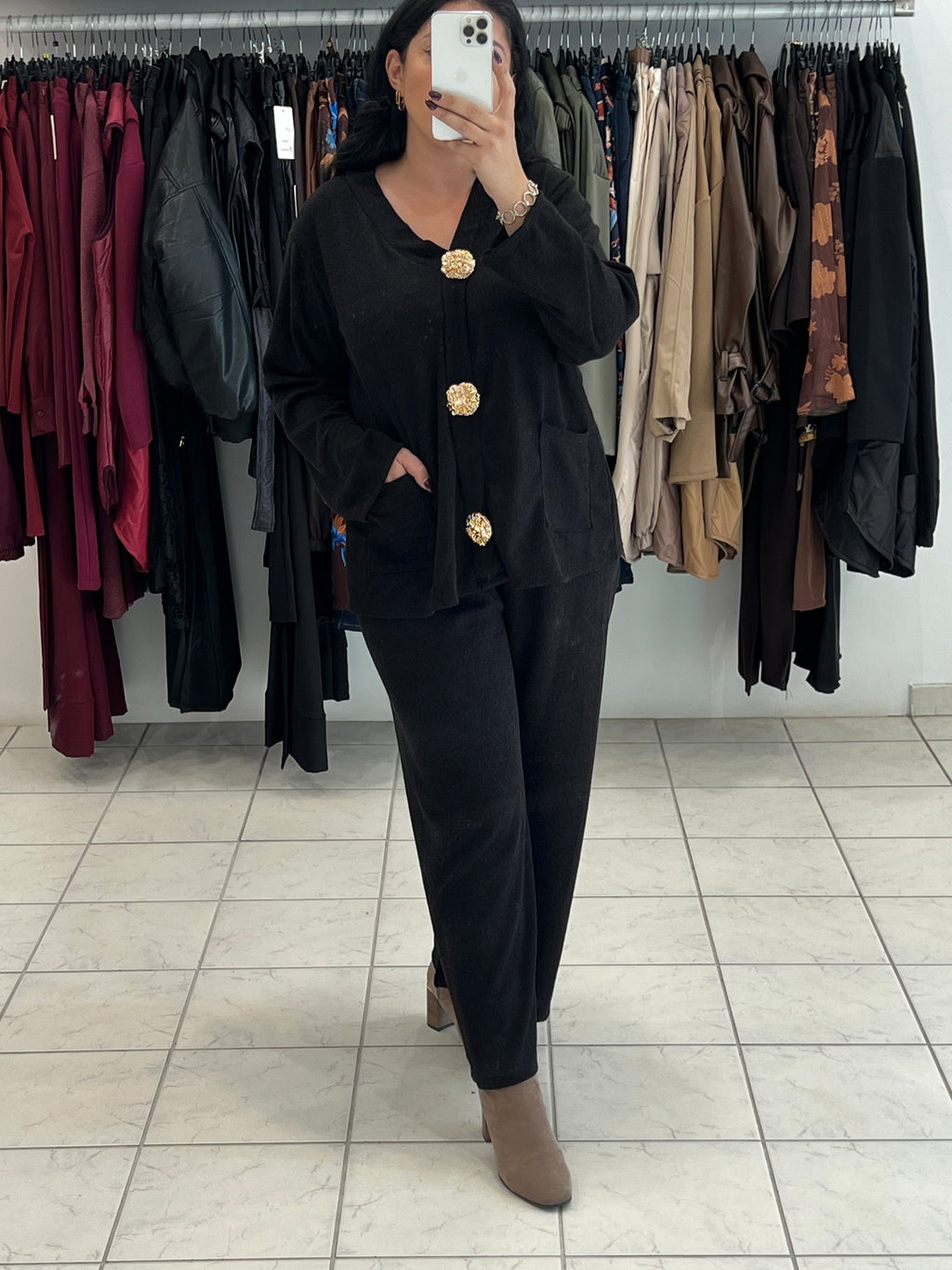 Πλεκτό σετ μπλούζα με τσέπες και διακοσμητικές καρφίτσες & παντελόνι σε ίσια γραμμή - Μαύρο