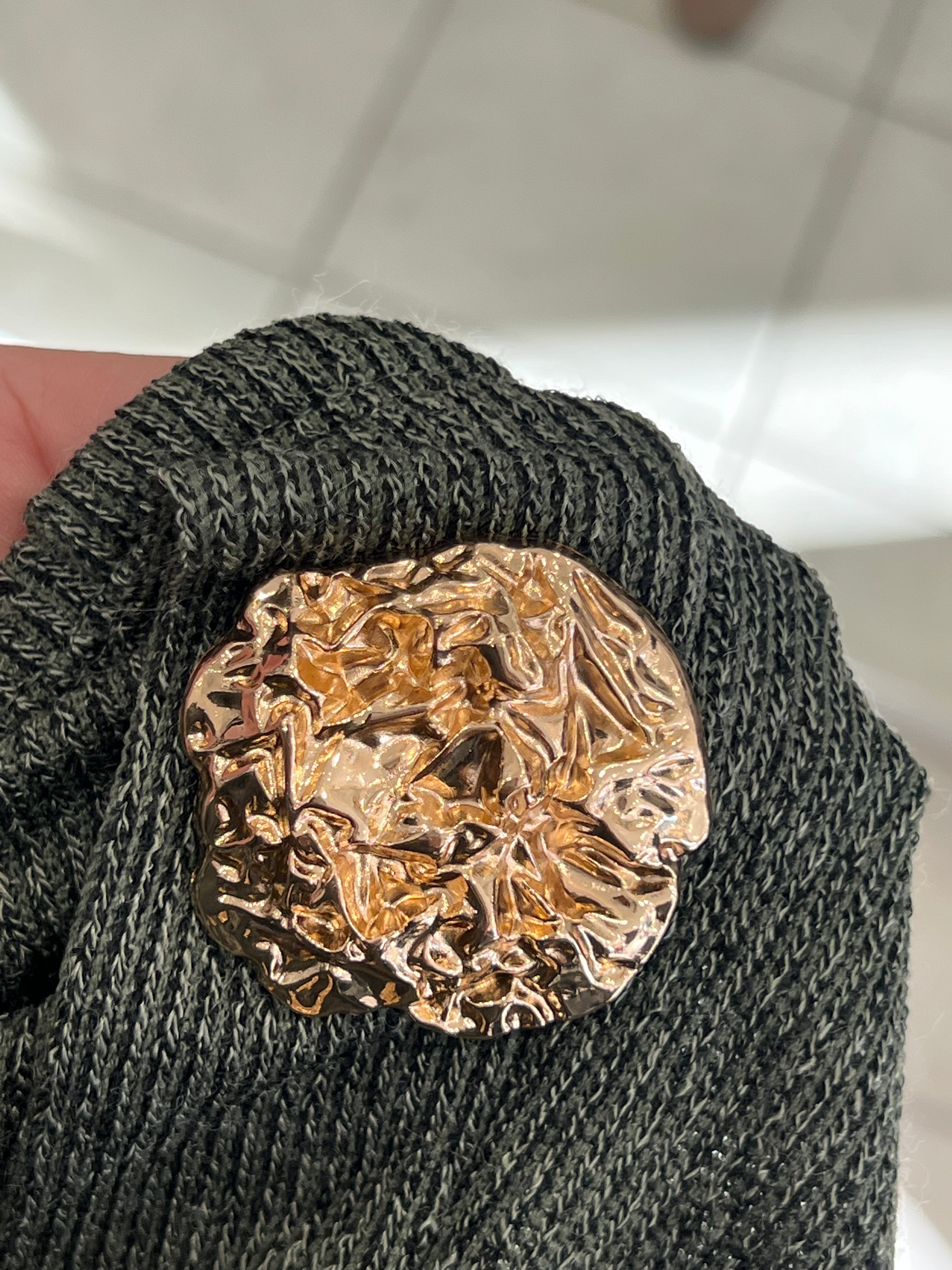 Πλεκτό σετ μπλούζα με τσέπες και διακοσμητικές καρφίτσες & παντελόνι σε ίσια γραμμή - Χακί